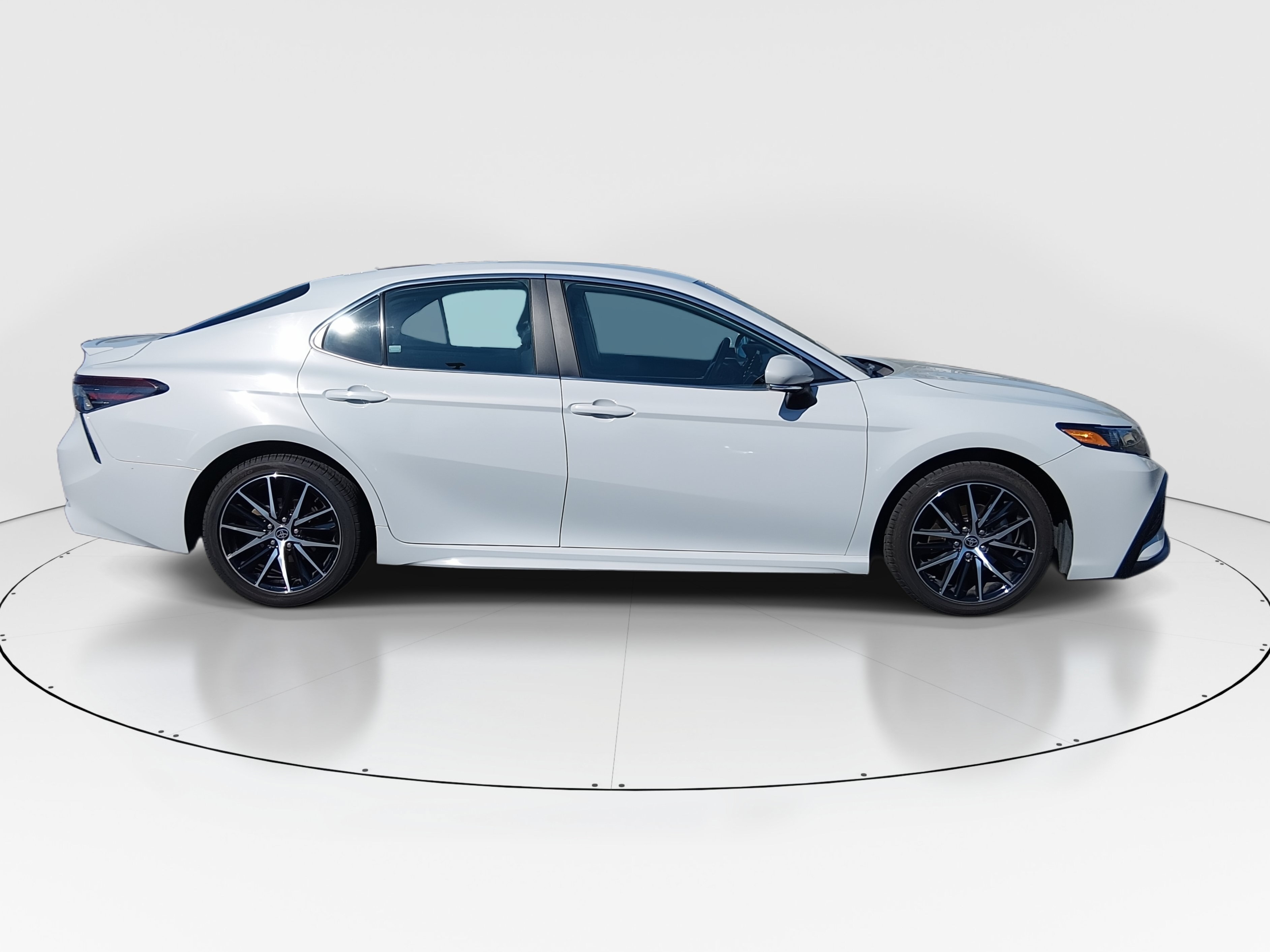 2024 Toyota Camry SE - Photo 8