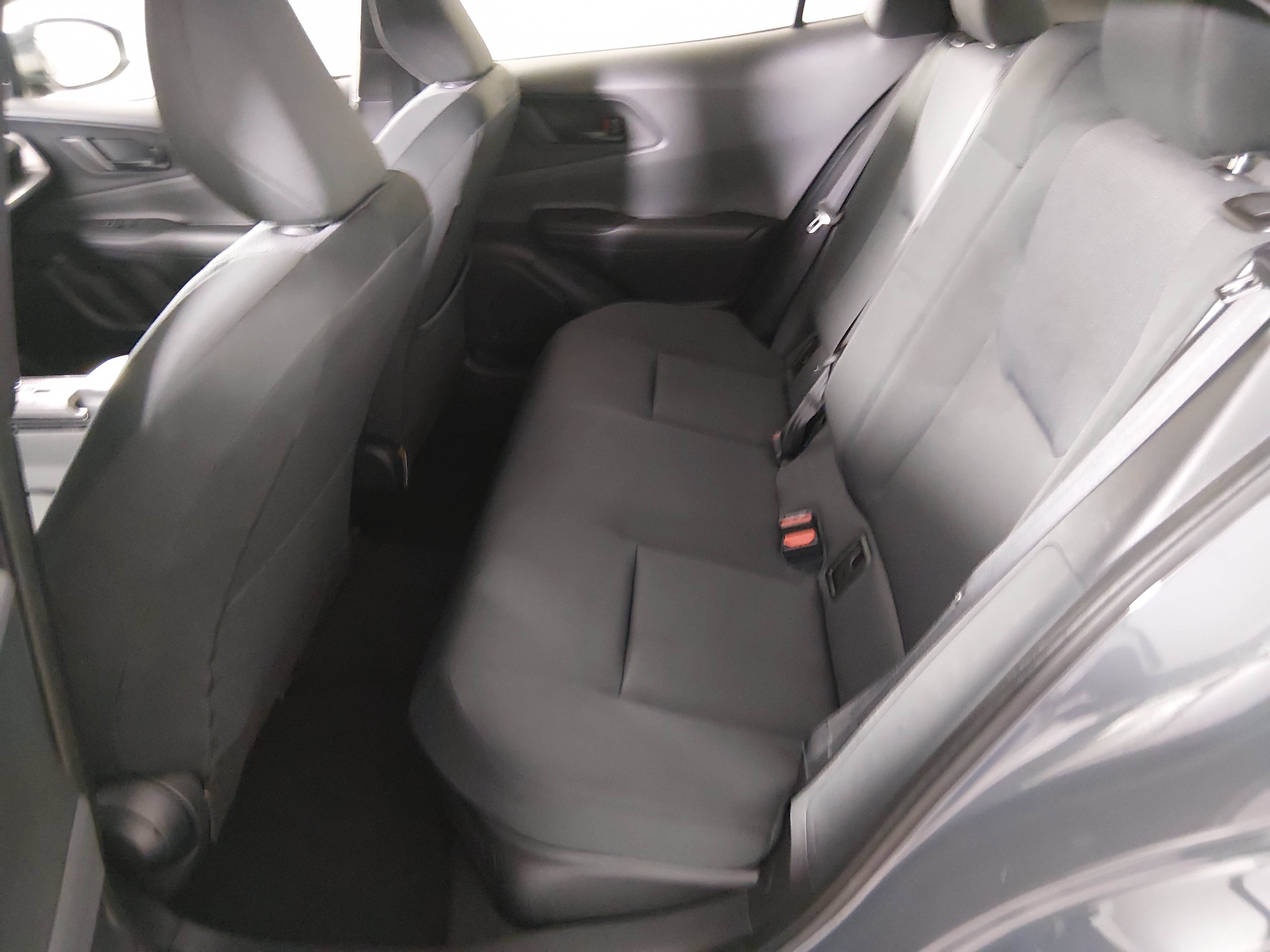 2025 Toyota Prius LE - Photo 18