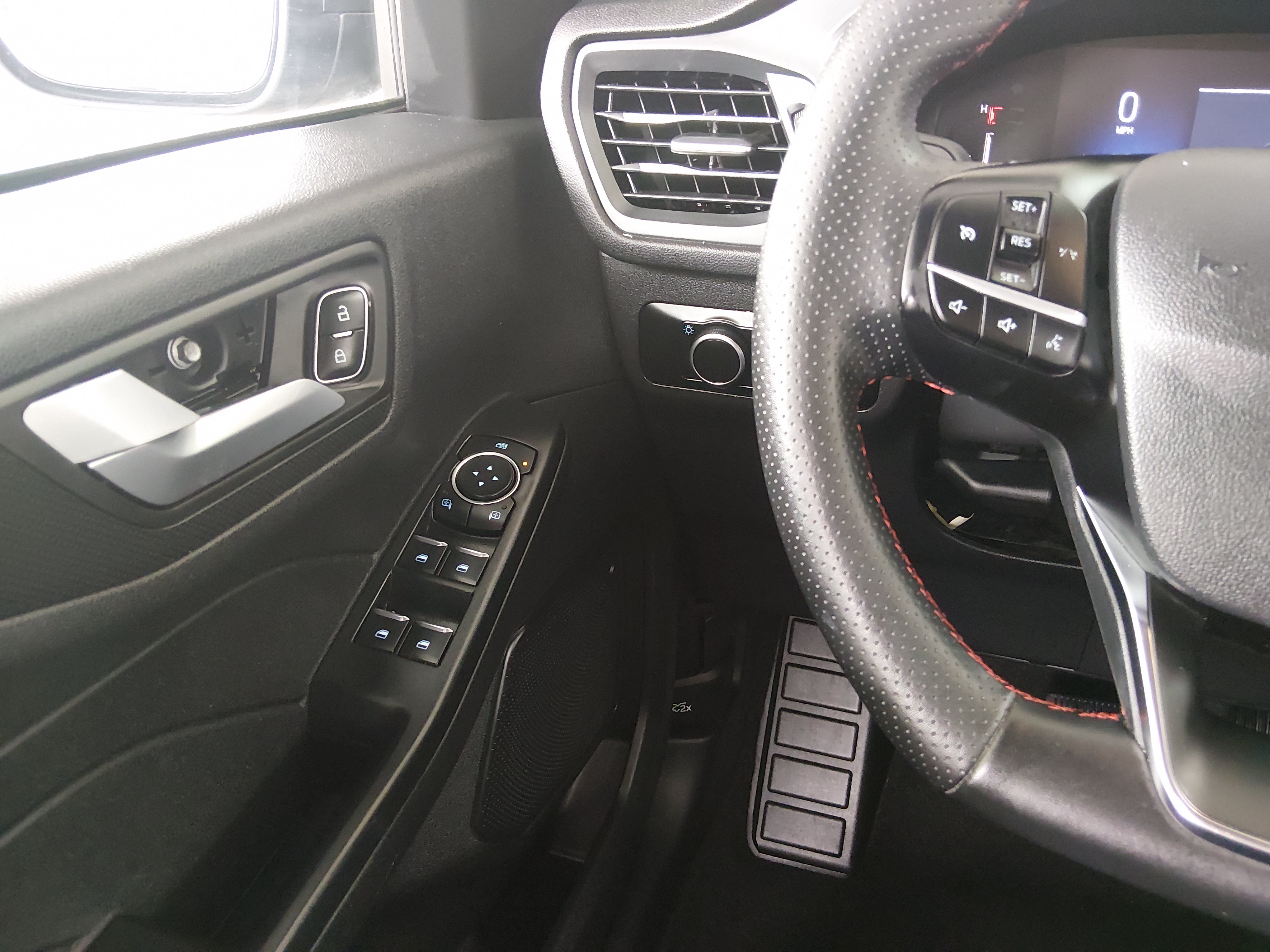 2025 Ford Escape ST-Line - Photo 18