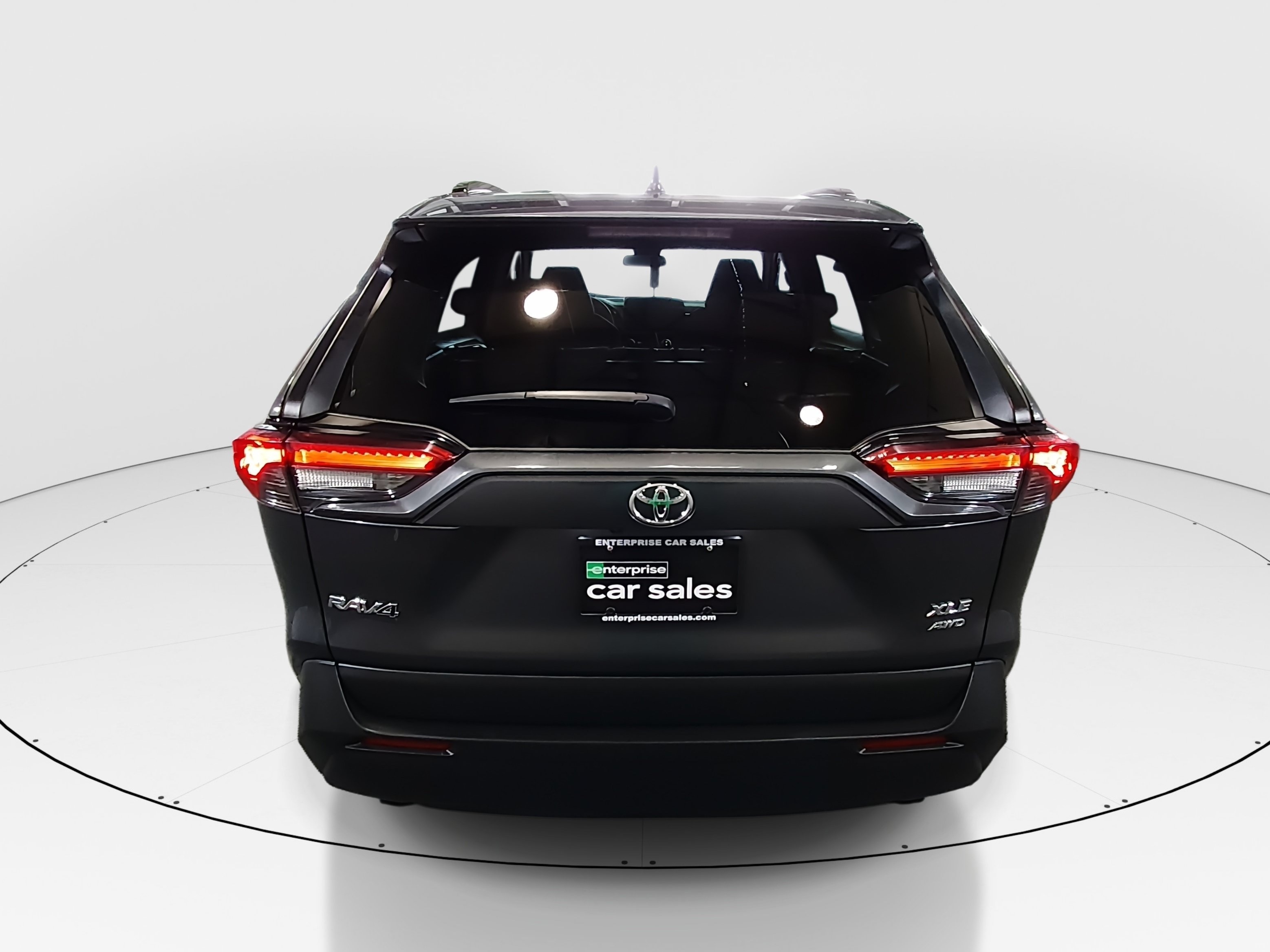 2025 Toyota RAV4 XLE - Photo 6