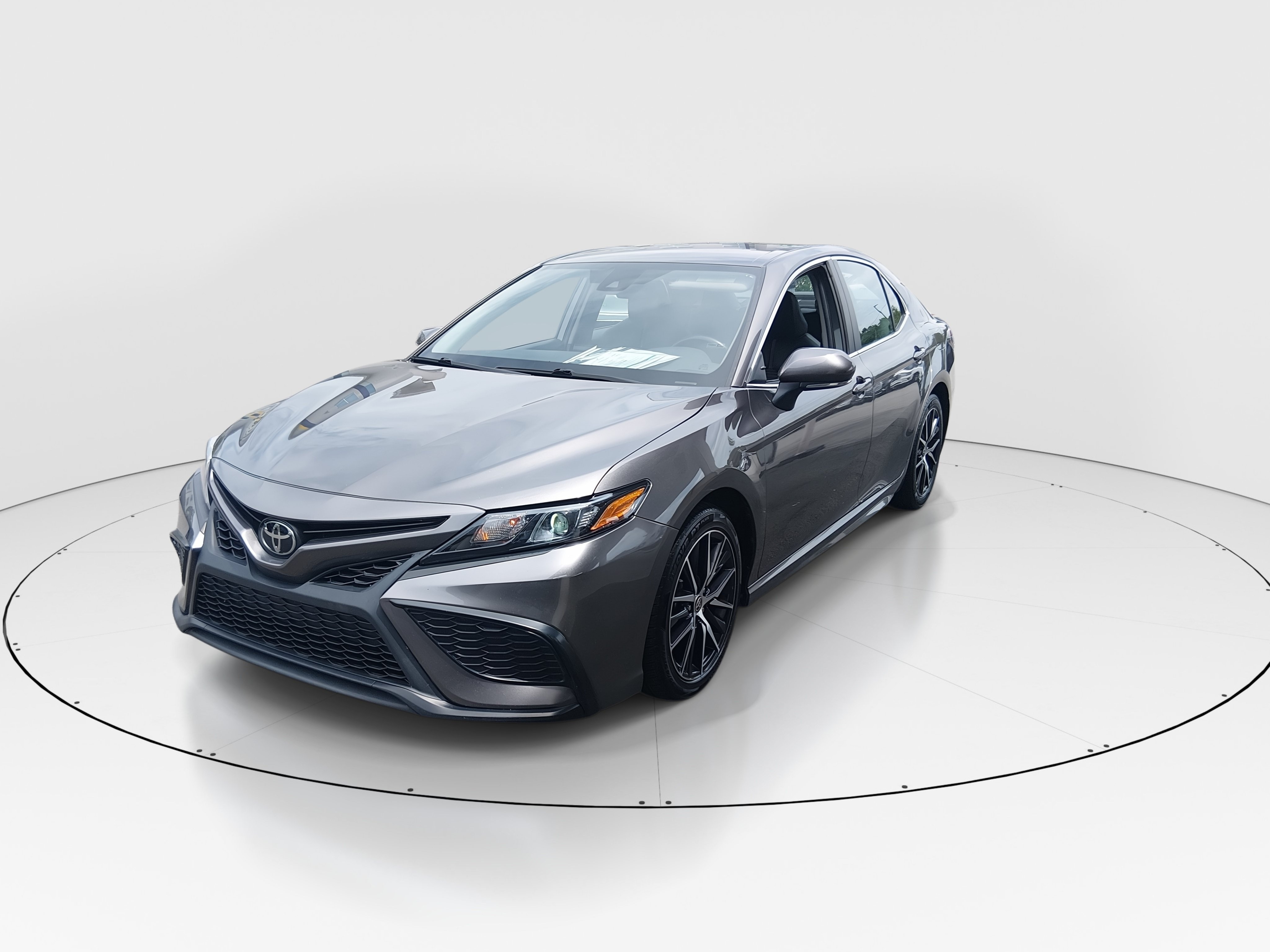 2024 Toyota Camry SE - Photo 3