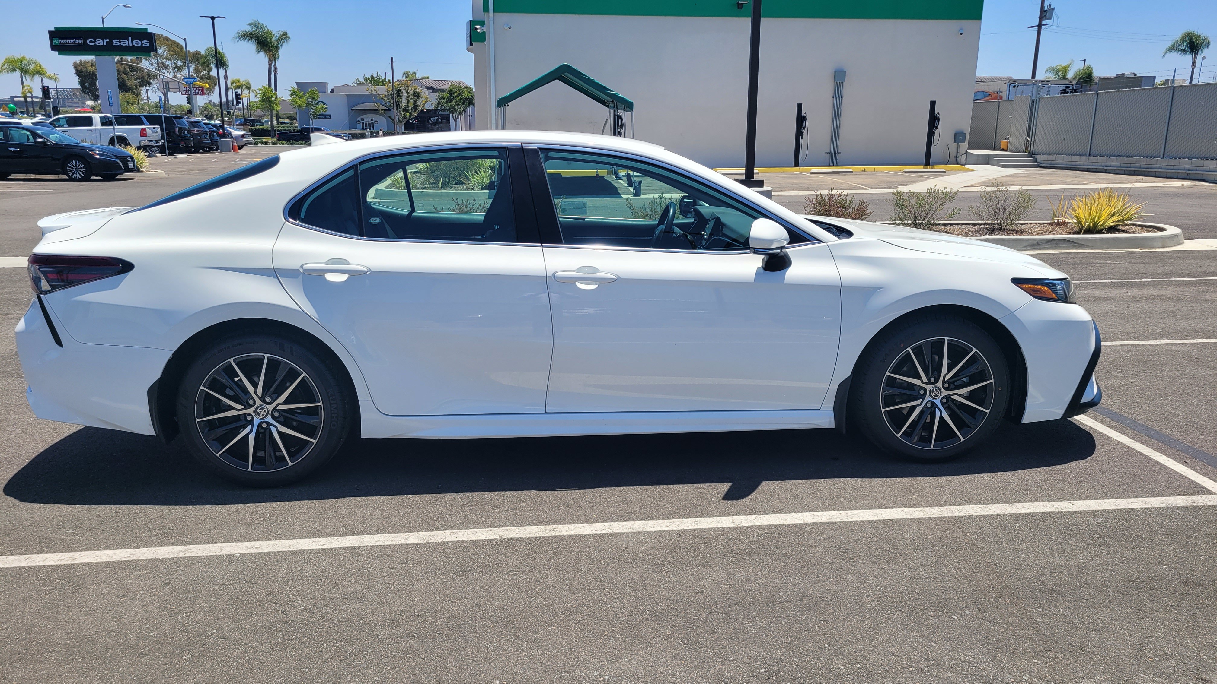 2024 Toyota Camry SE - Photo 8