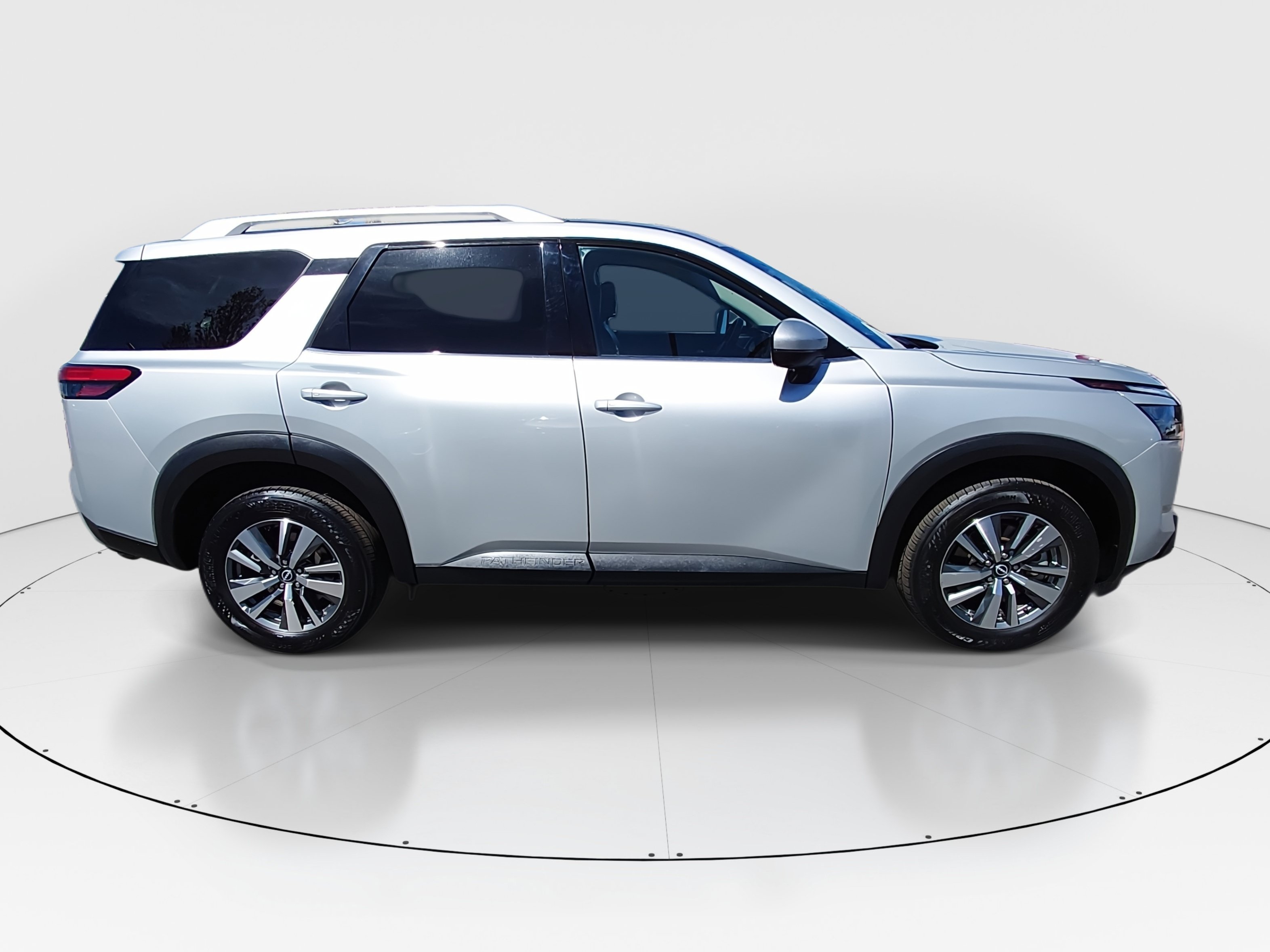 2025 Nissan Pathfinder SL - Photo 8