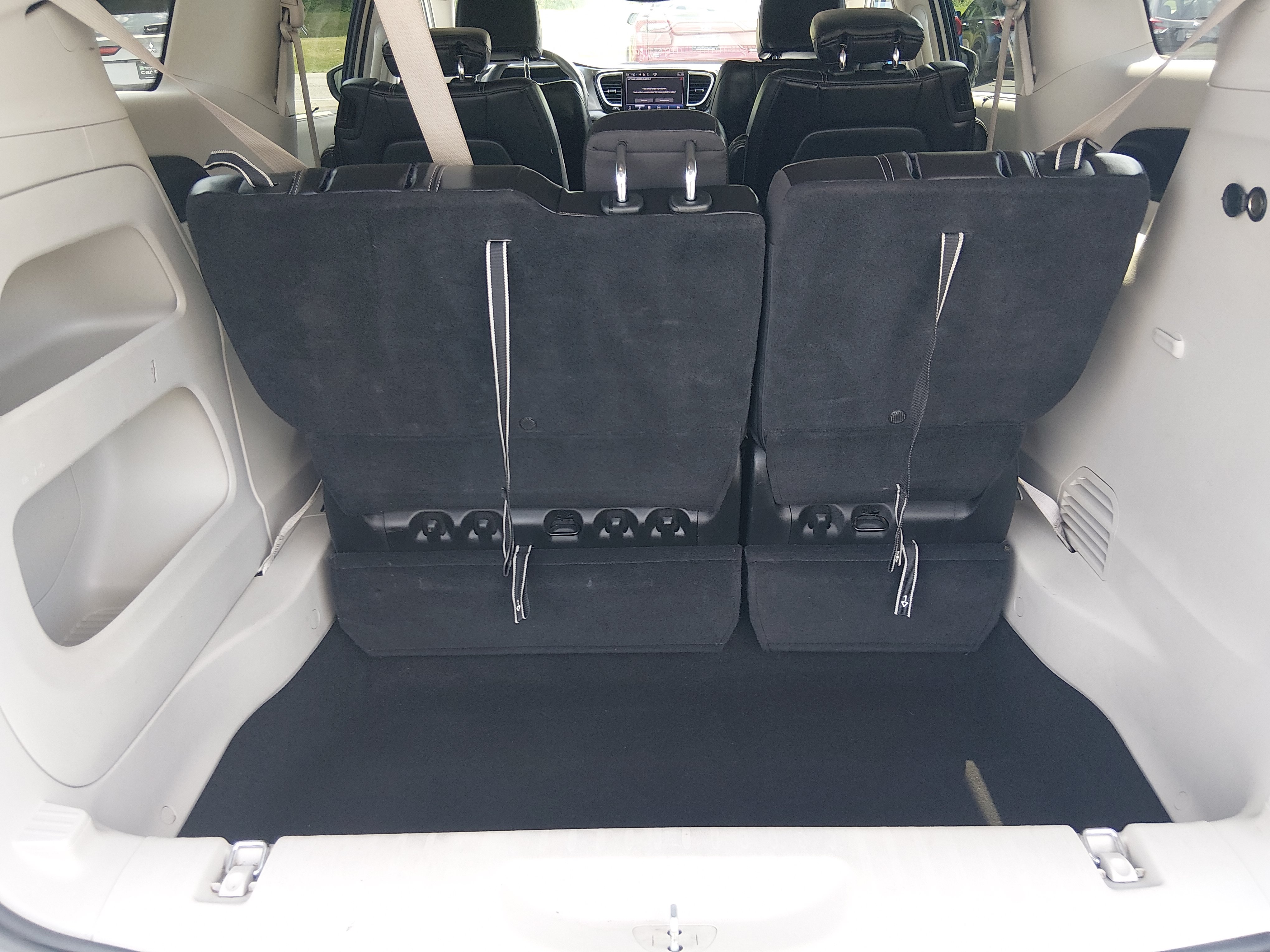 2023 Chrysler Pacifica Touring L - Photo 11