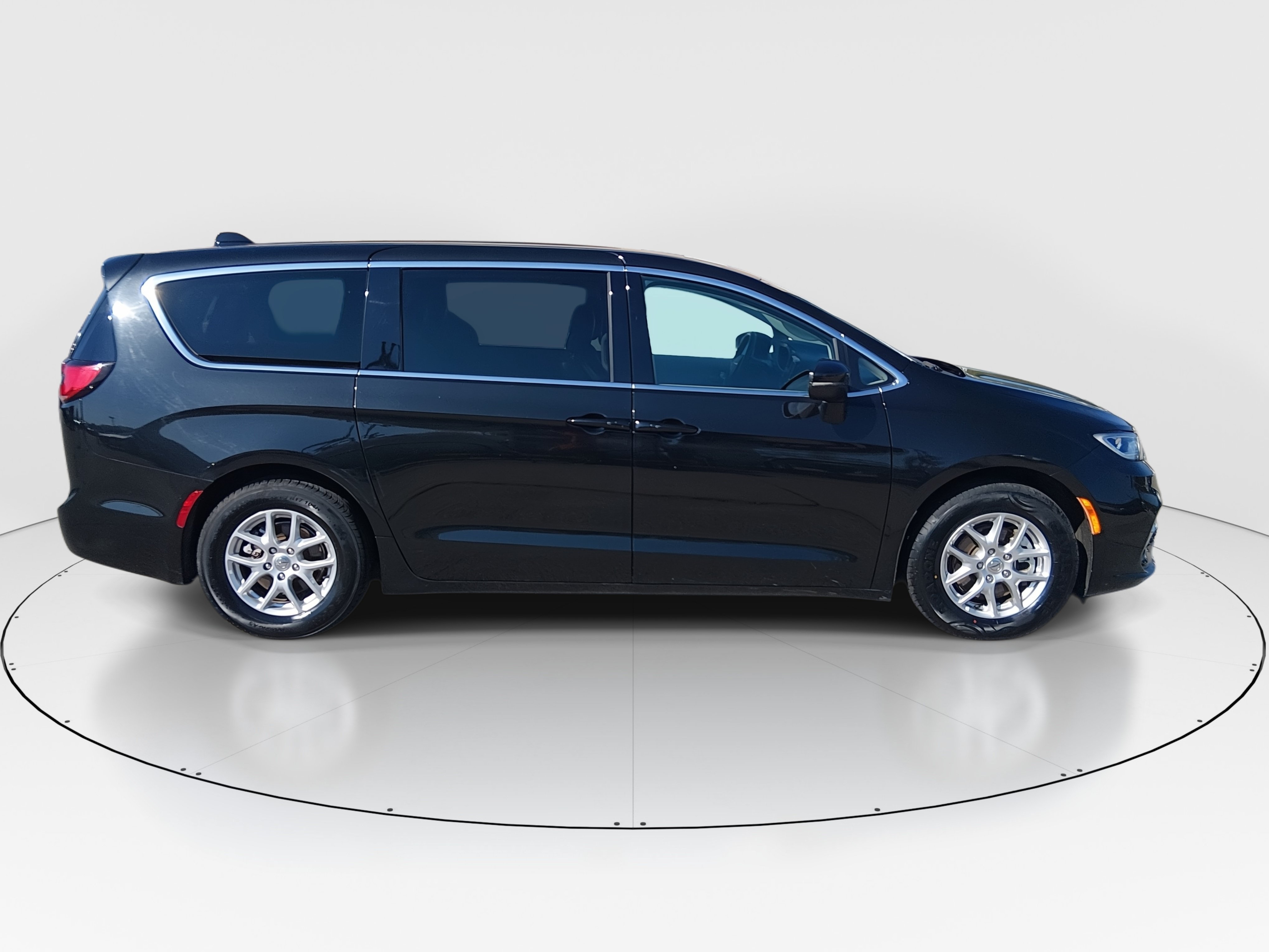 2023 Chrysler Pacifica Touring L - Photo 8