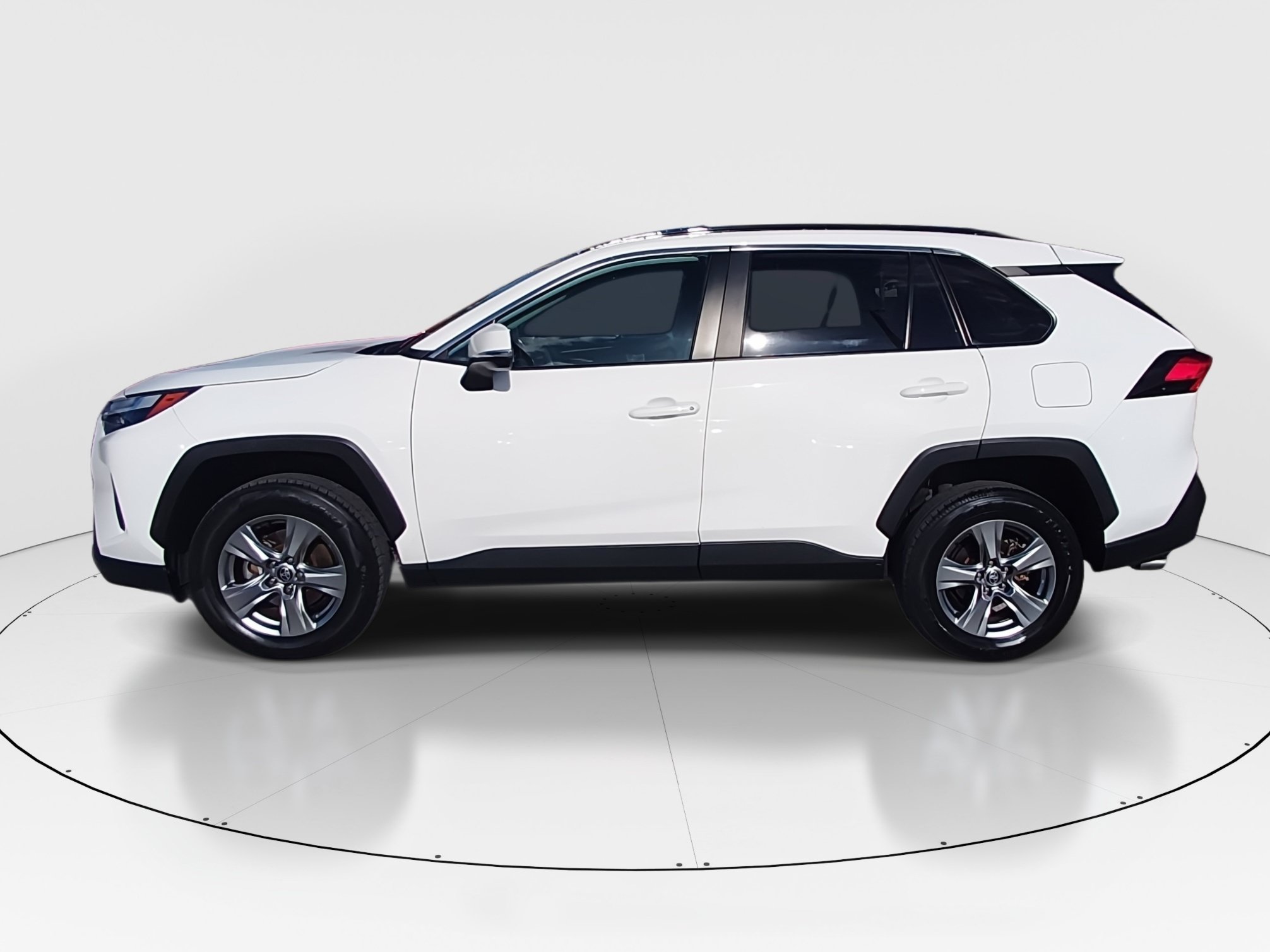 2024 Toyota RAV4 XLE - Photo 4
