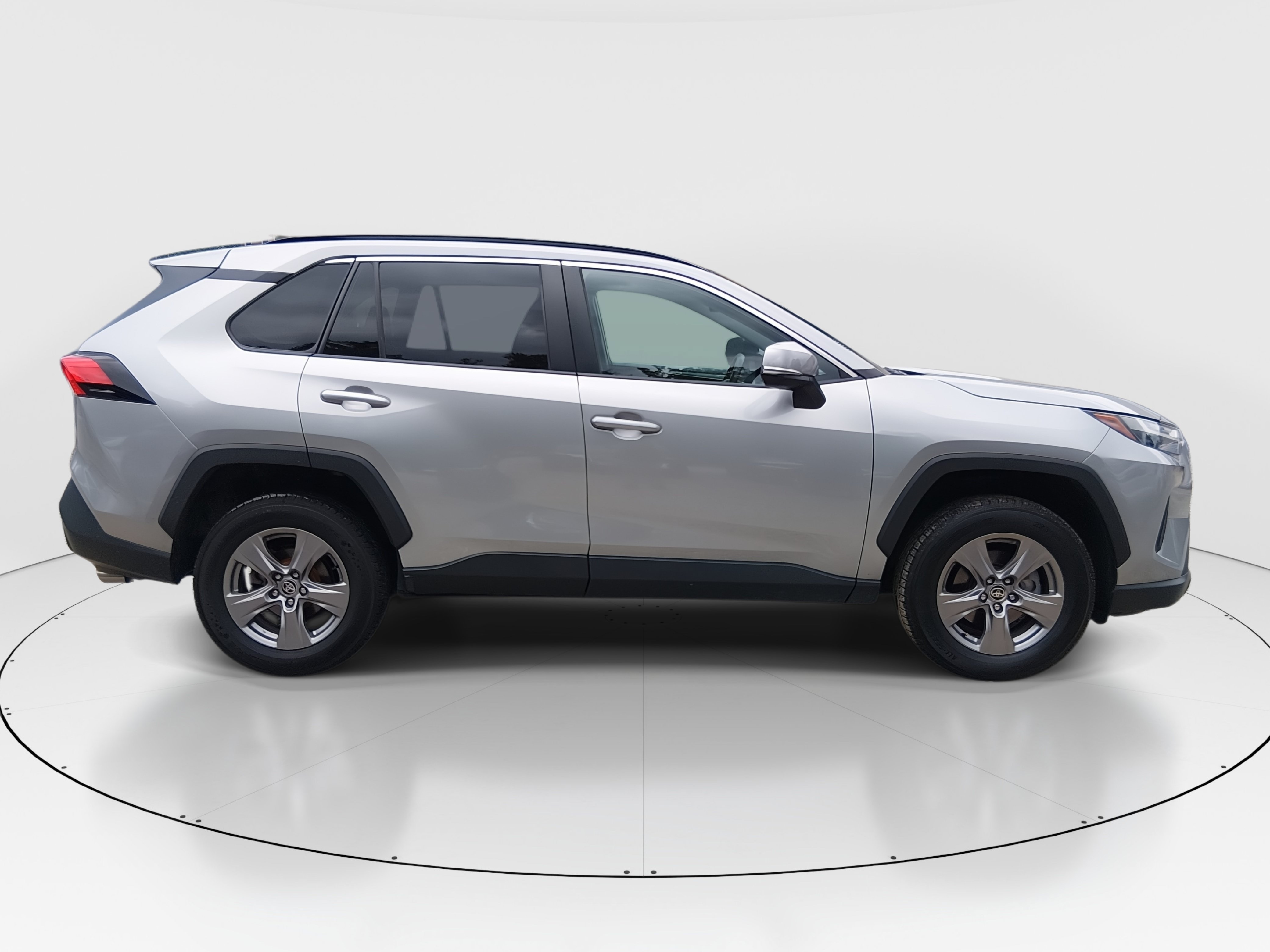 2023 Toyota RAV4 XLE - Photo 8