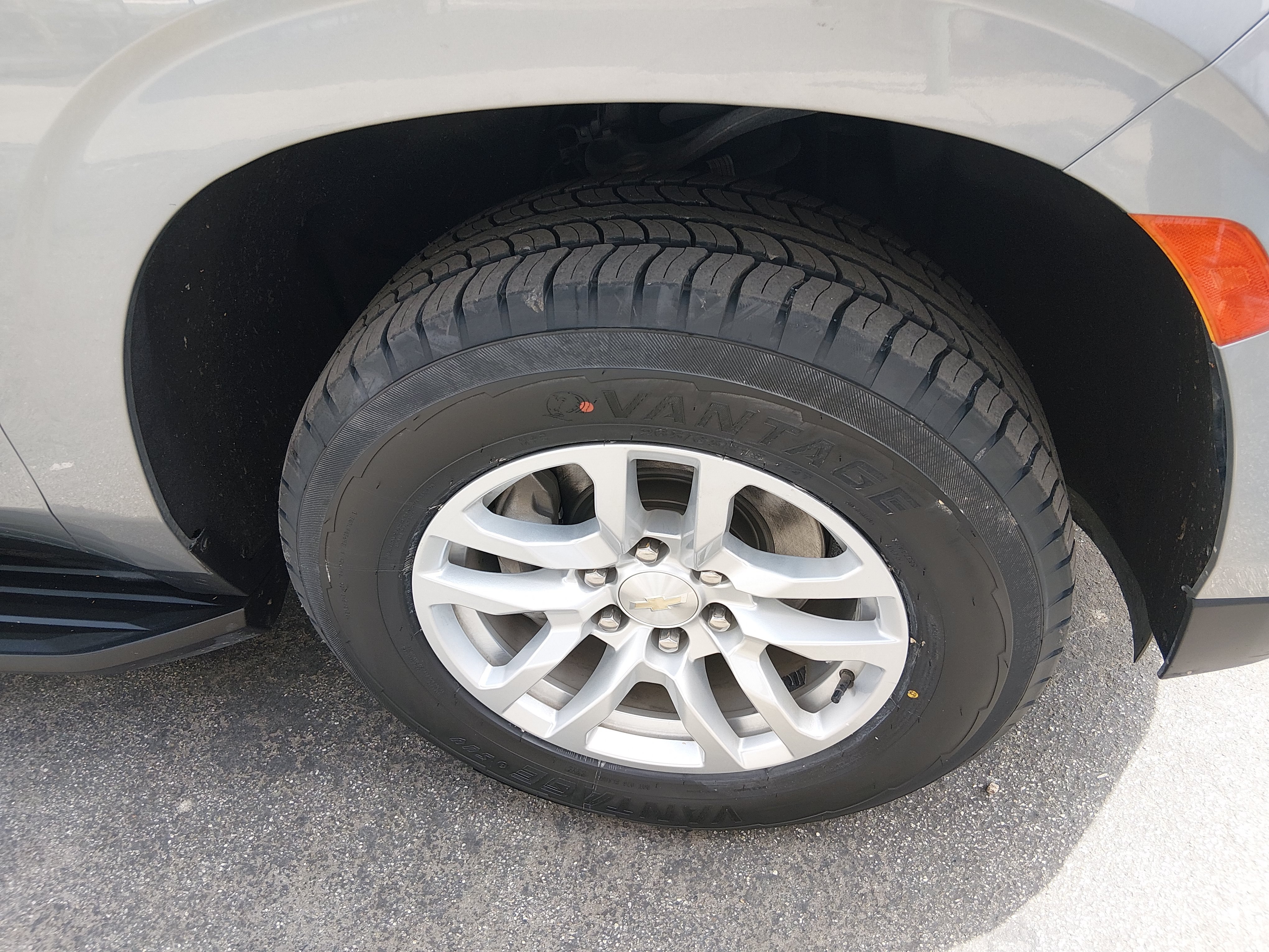 2024 Chevrolet Suburban LT - Photo 10