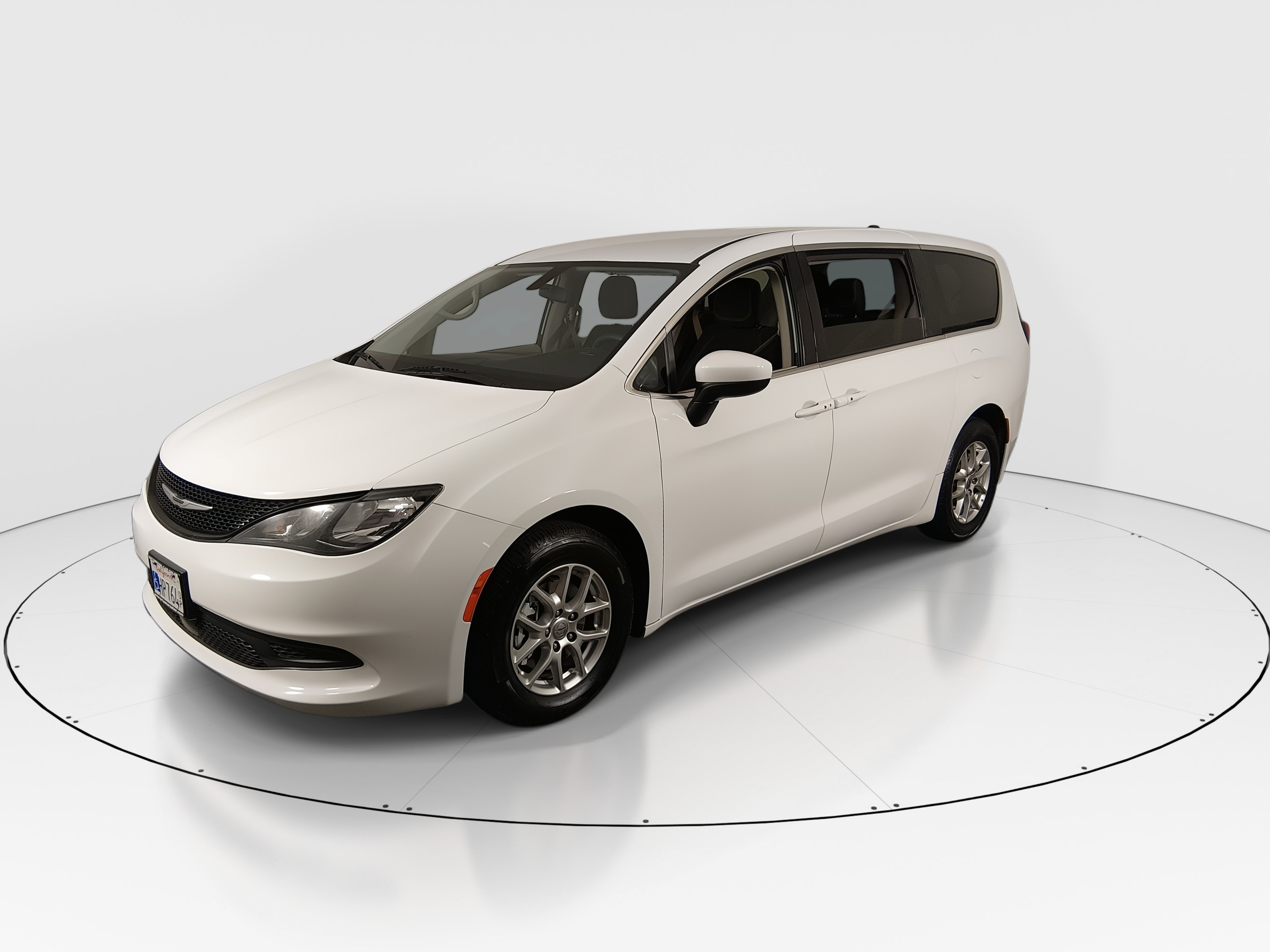 2022 Chrysler Voyager LX - Photo 3