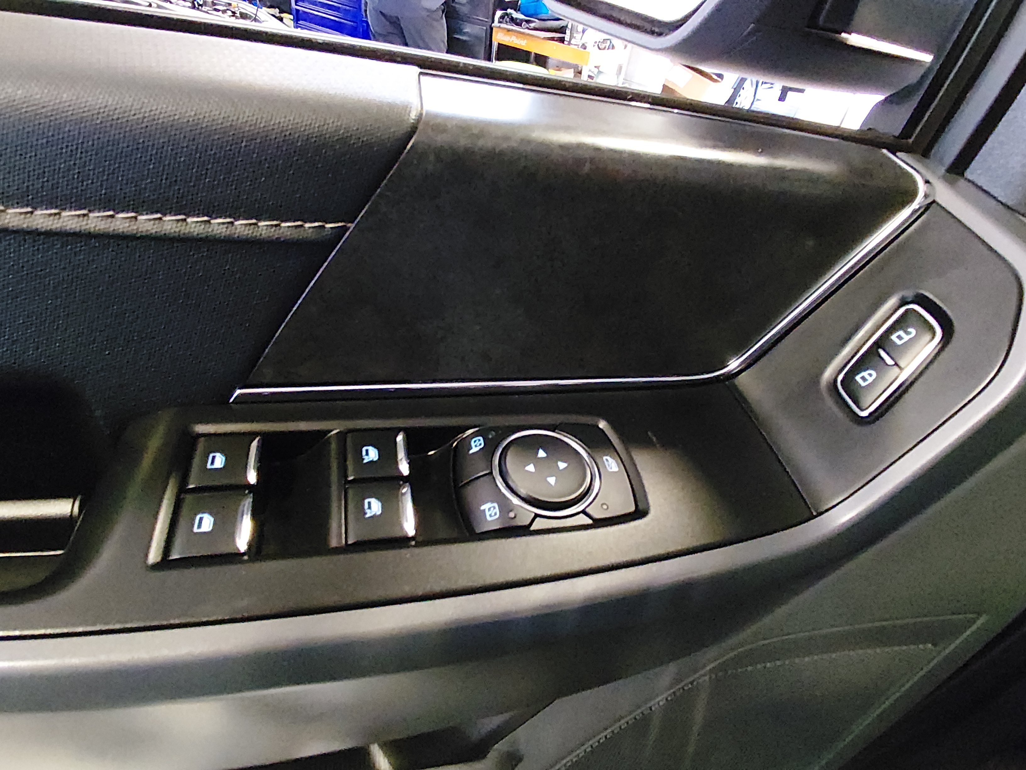 2025 Ford F-150 XLT - Photo 19
