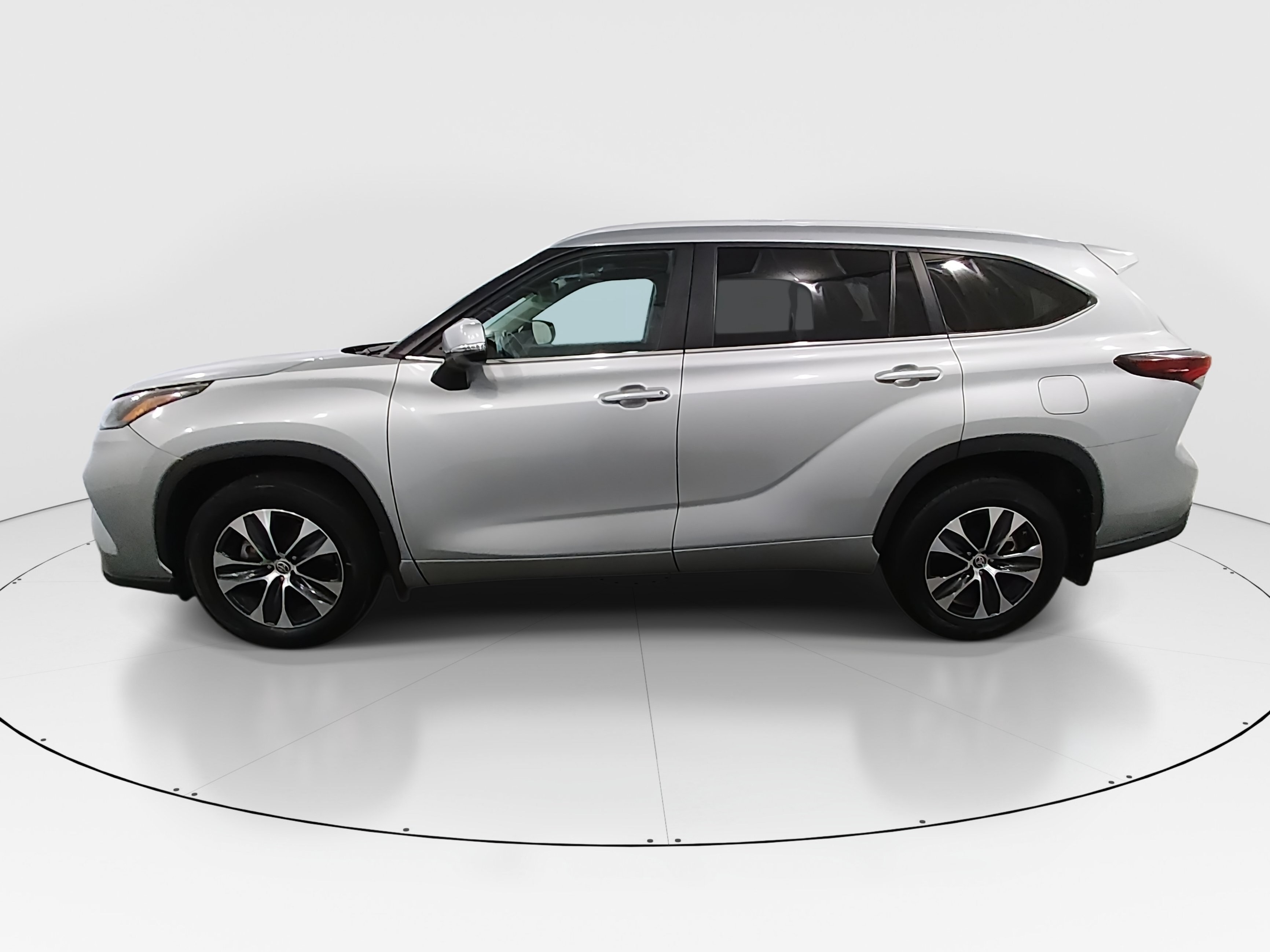 2024 Toyota Highlander XLE - Photo 4