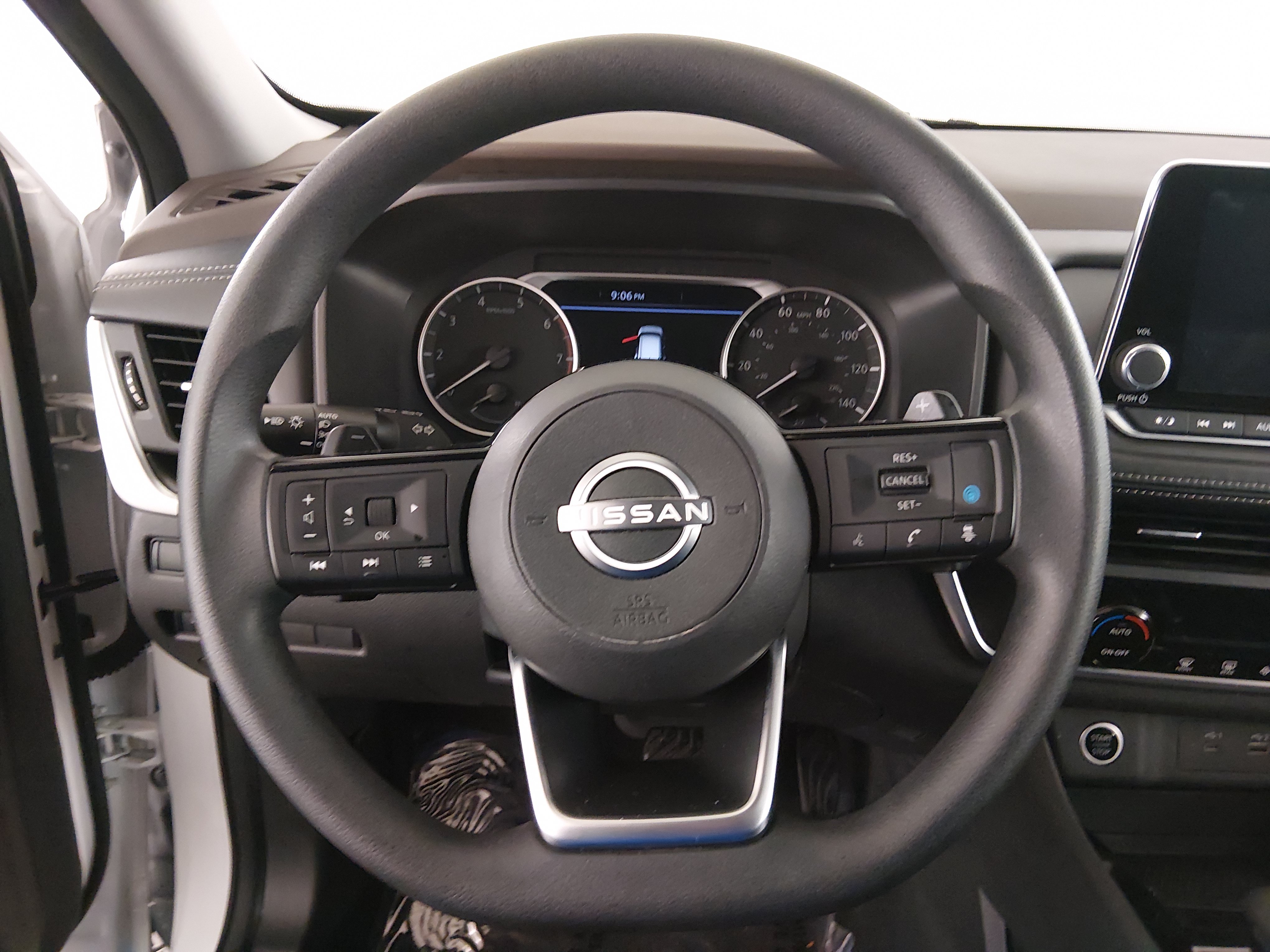 2023 Nissan Rogue SV - Photo 12