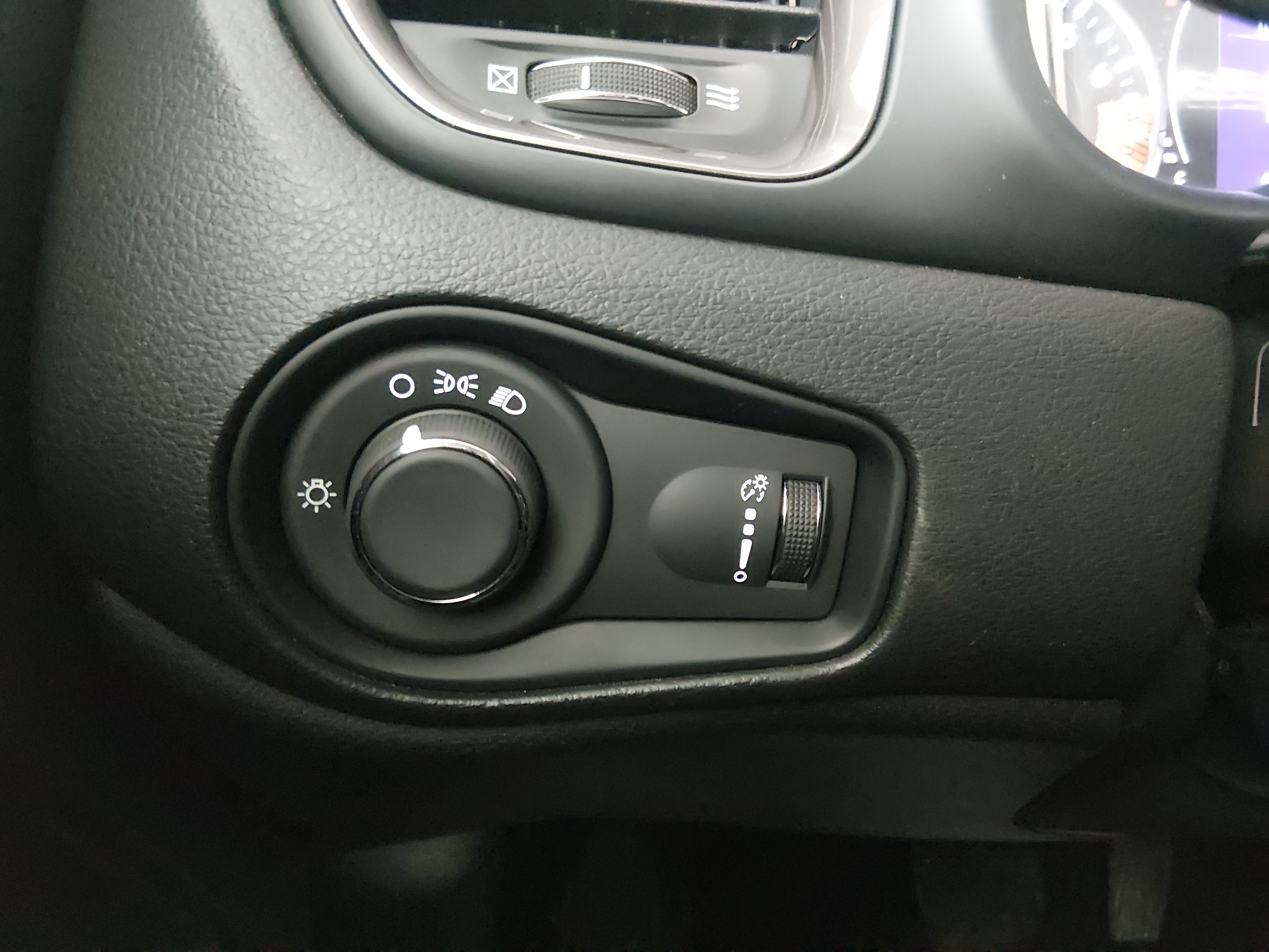 2023 Jeep Renegade Latitude - Photo 13