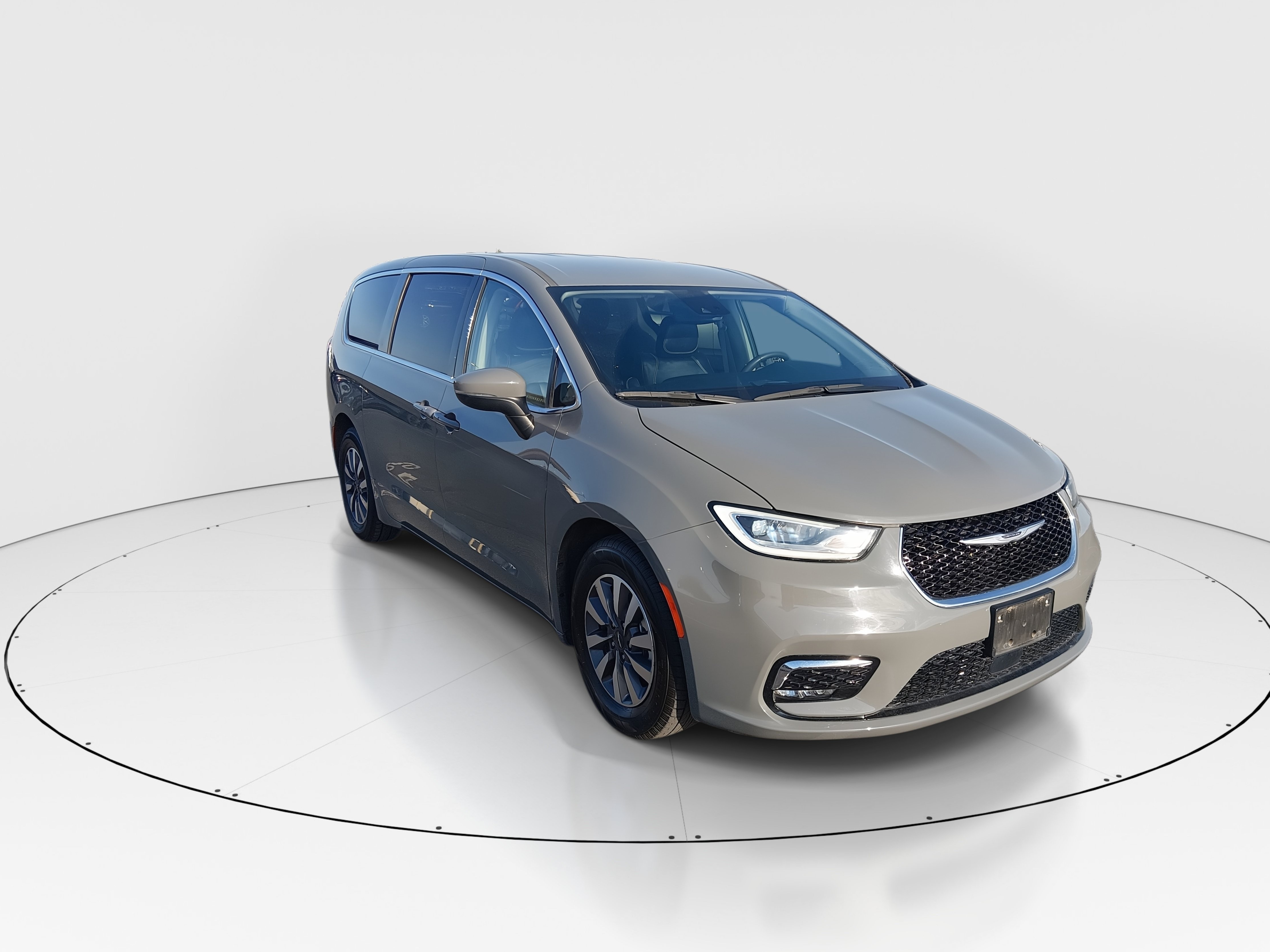 2023 Chrysler Pacifica Hybrid Touring L FWD — front three-quarter view