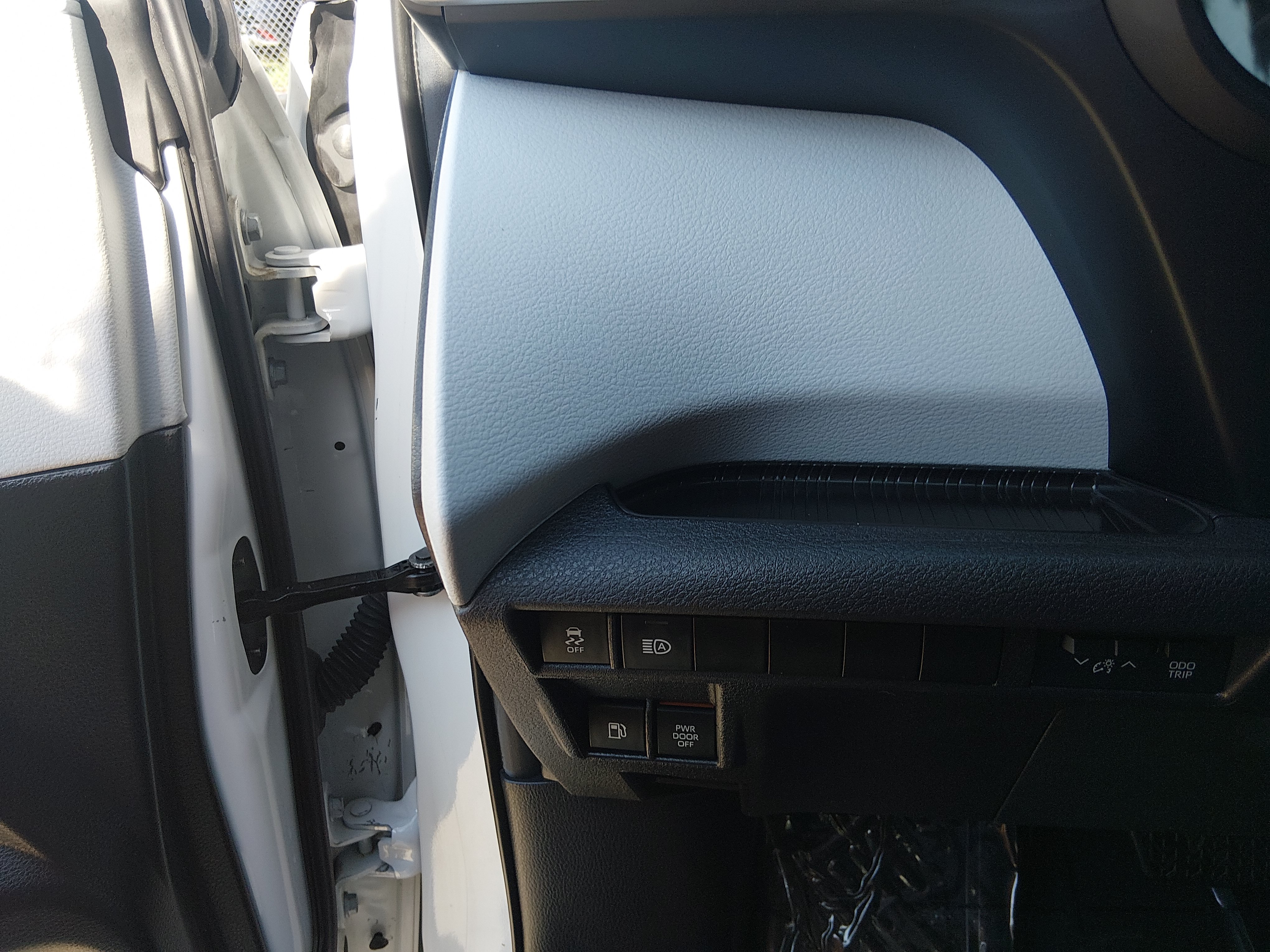 2025 Toyota Sienna XLE - Photo 13