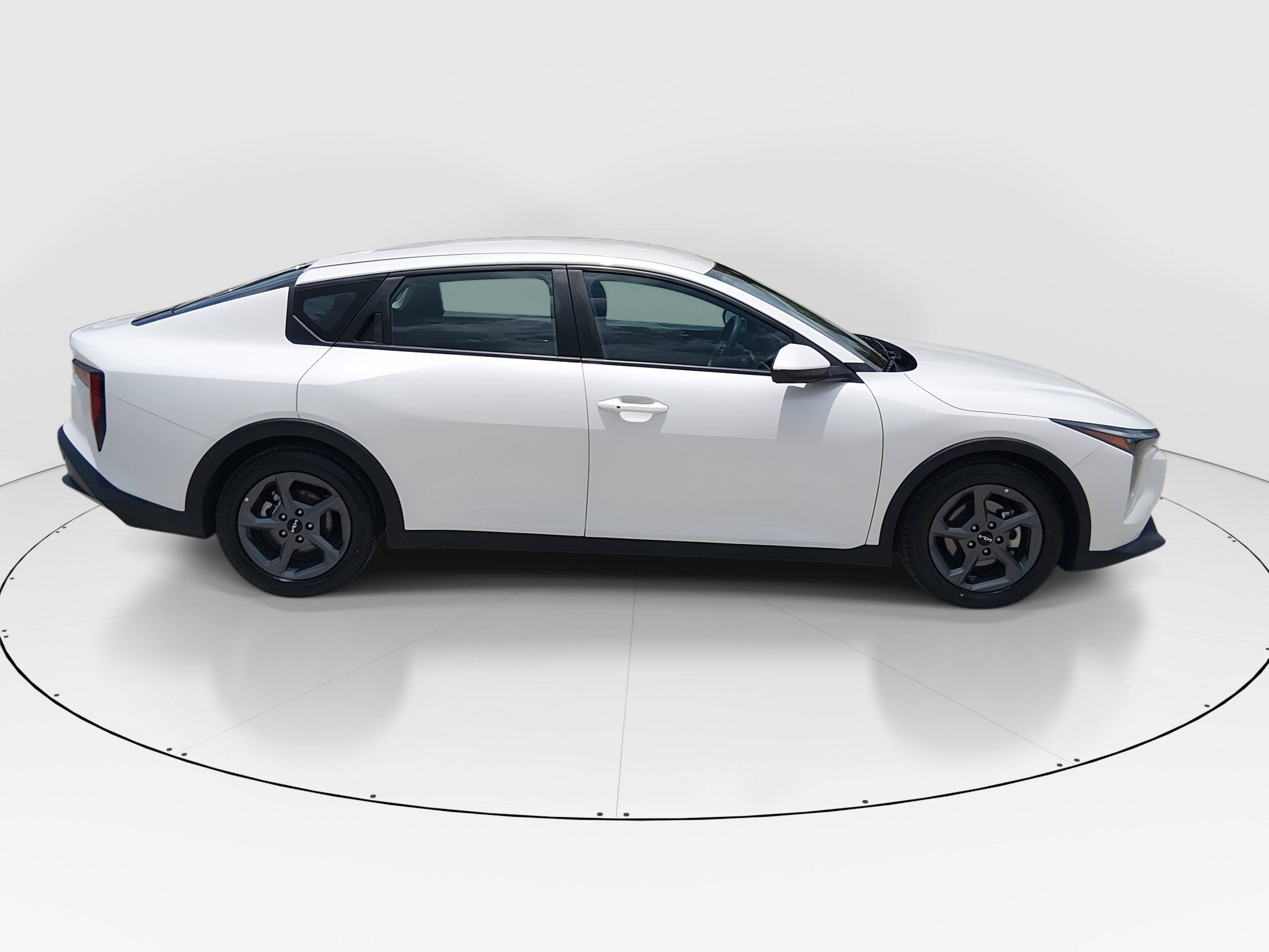 2025 Kia K4 LXS - Photo 8