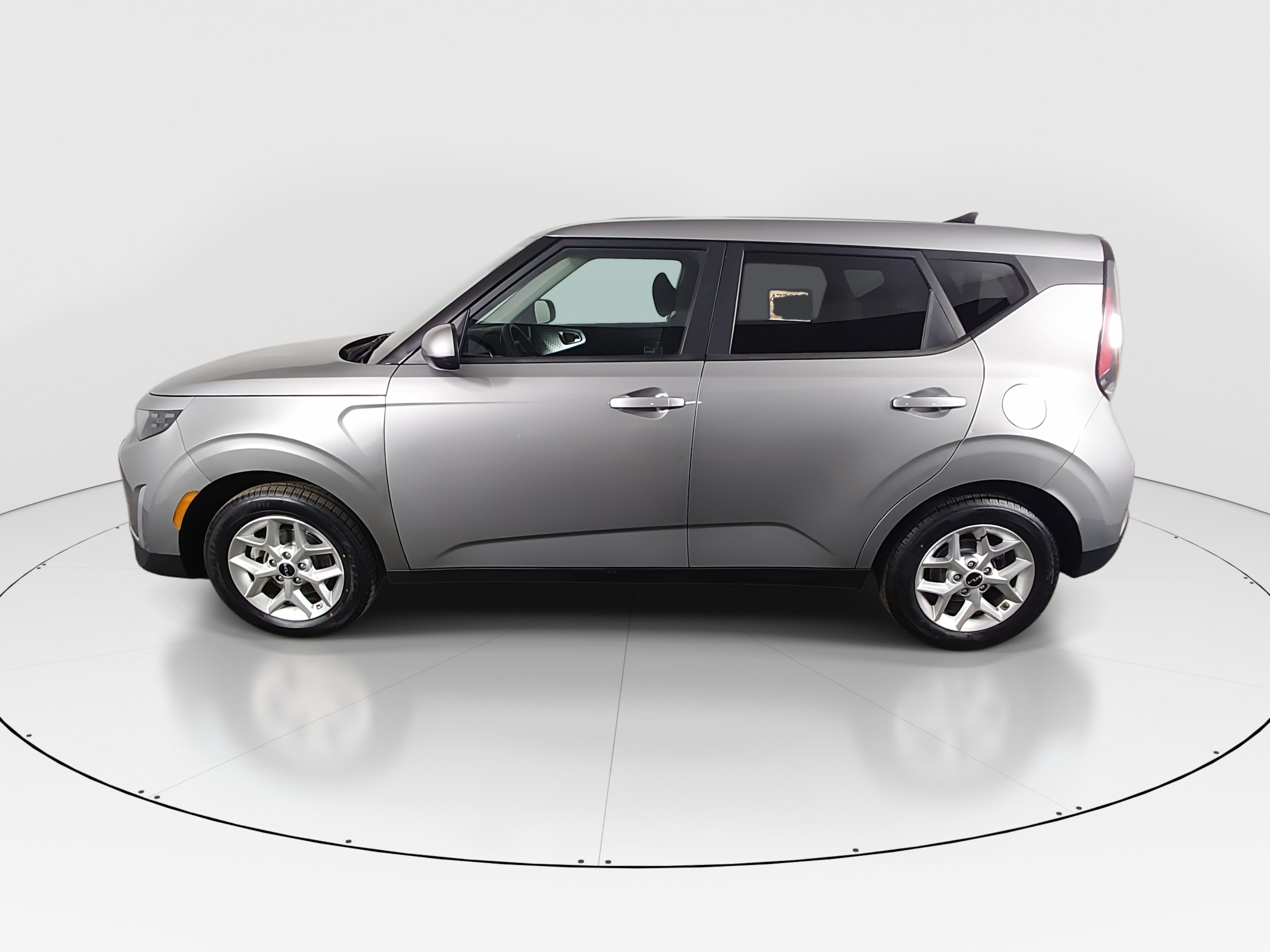 2024 Kia Soul LX - Photo 4
