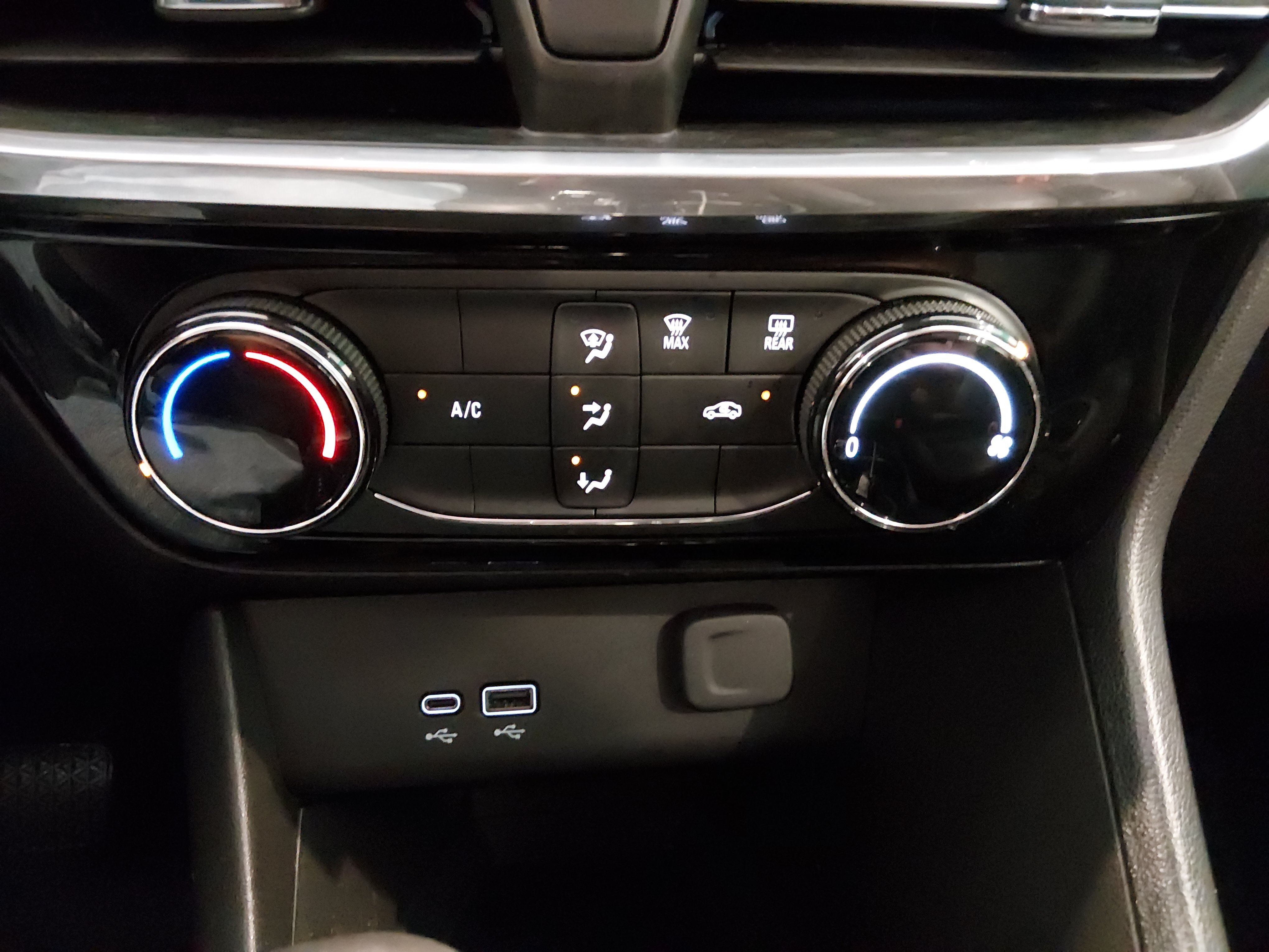 2024 Buick Encore GX Sport Touring - Photo 17