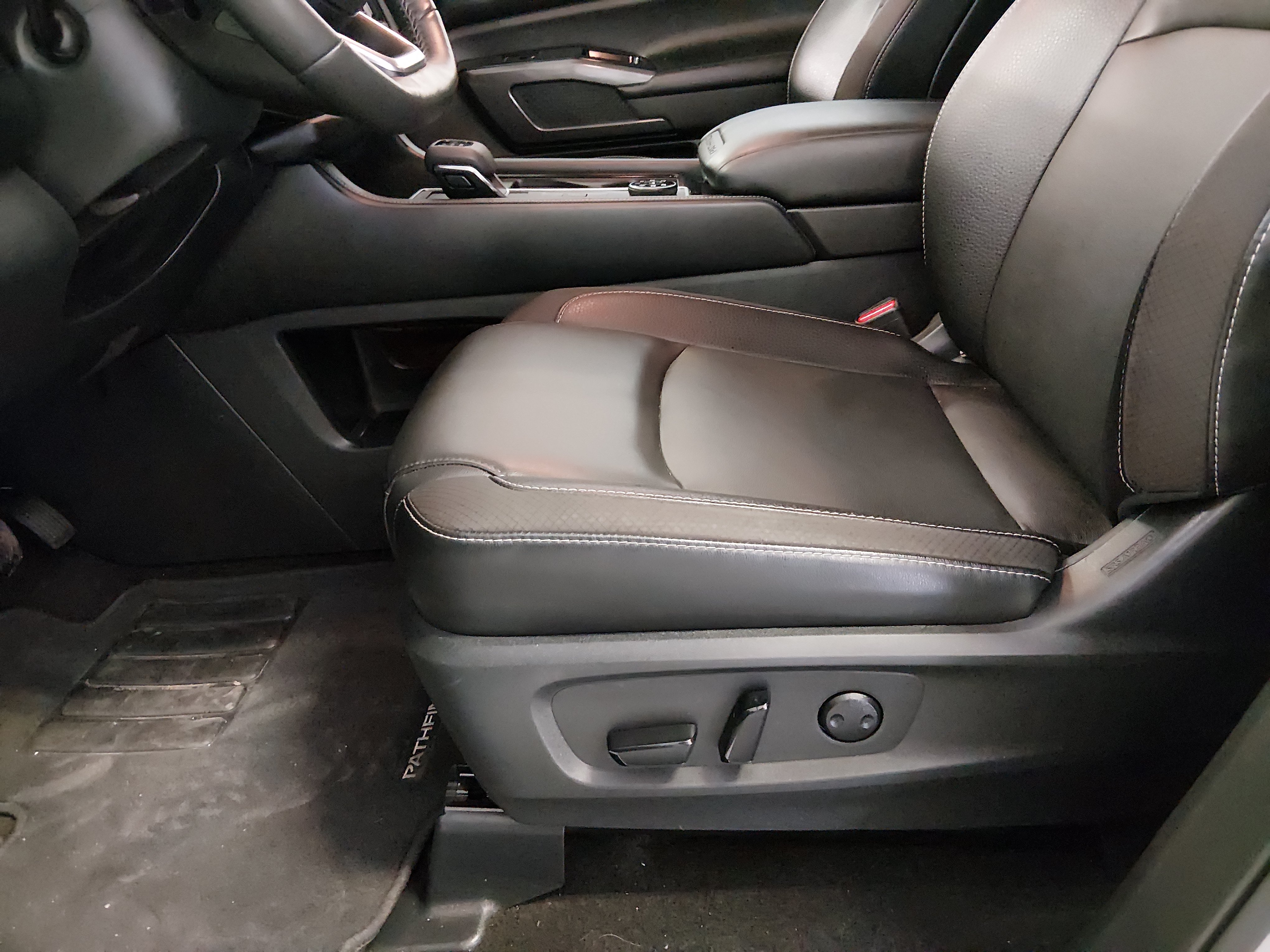 2024 Nissan Pathfinder SL - Photo 13