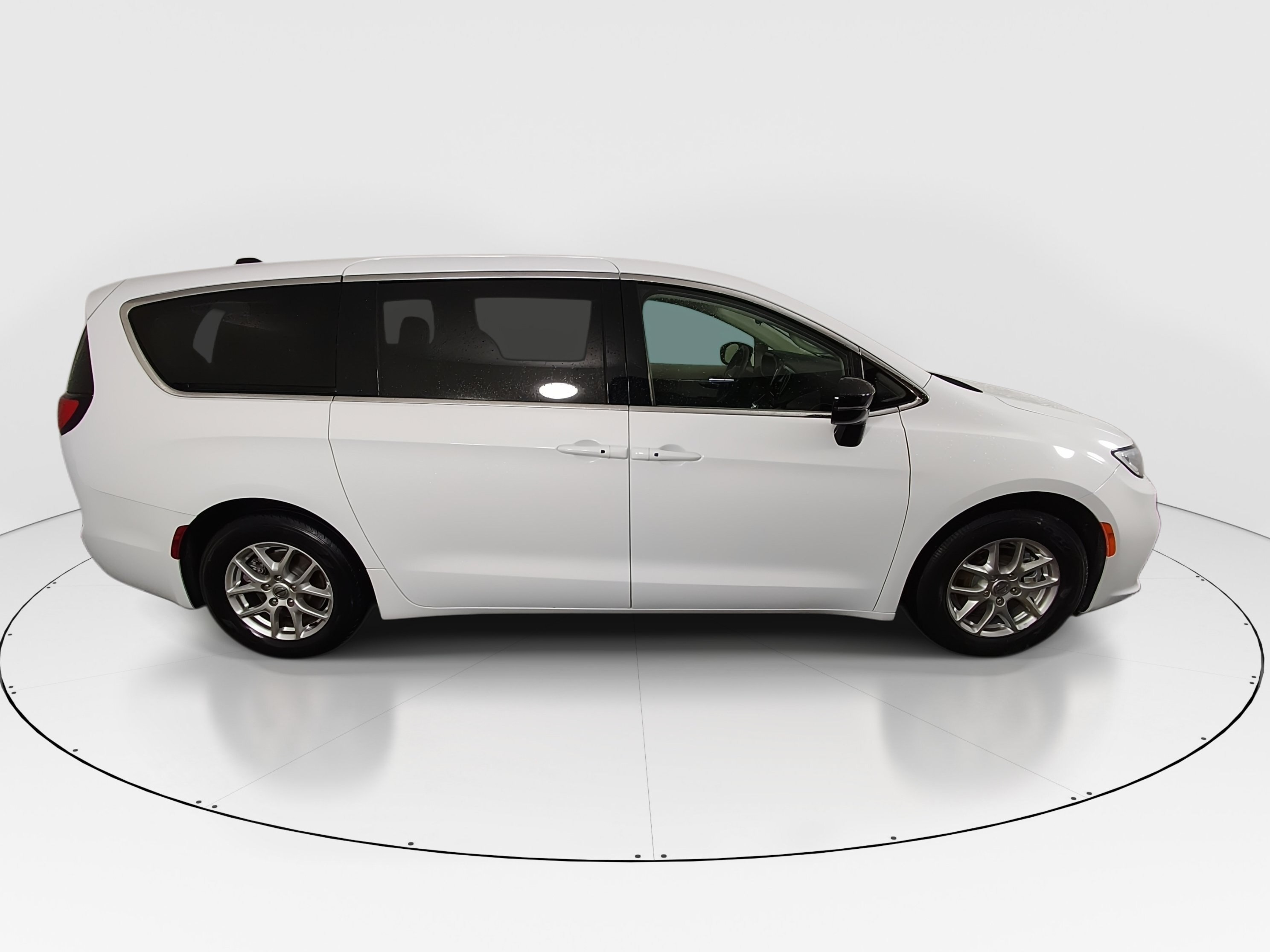 2024 Chrysler Pacifica Touring L - Photo 8