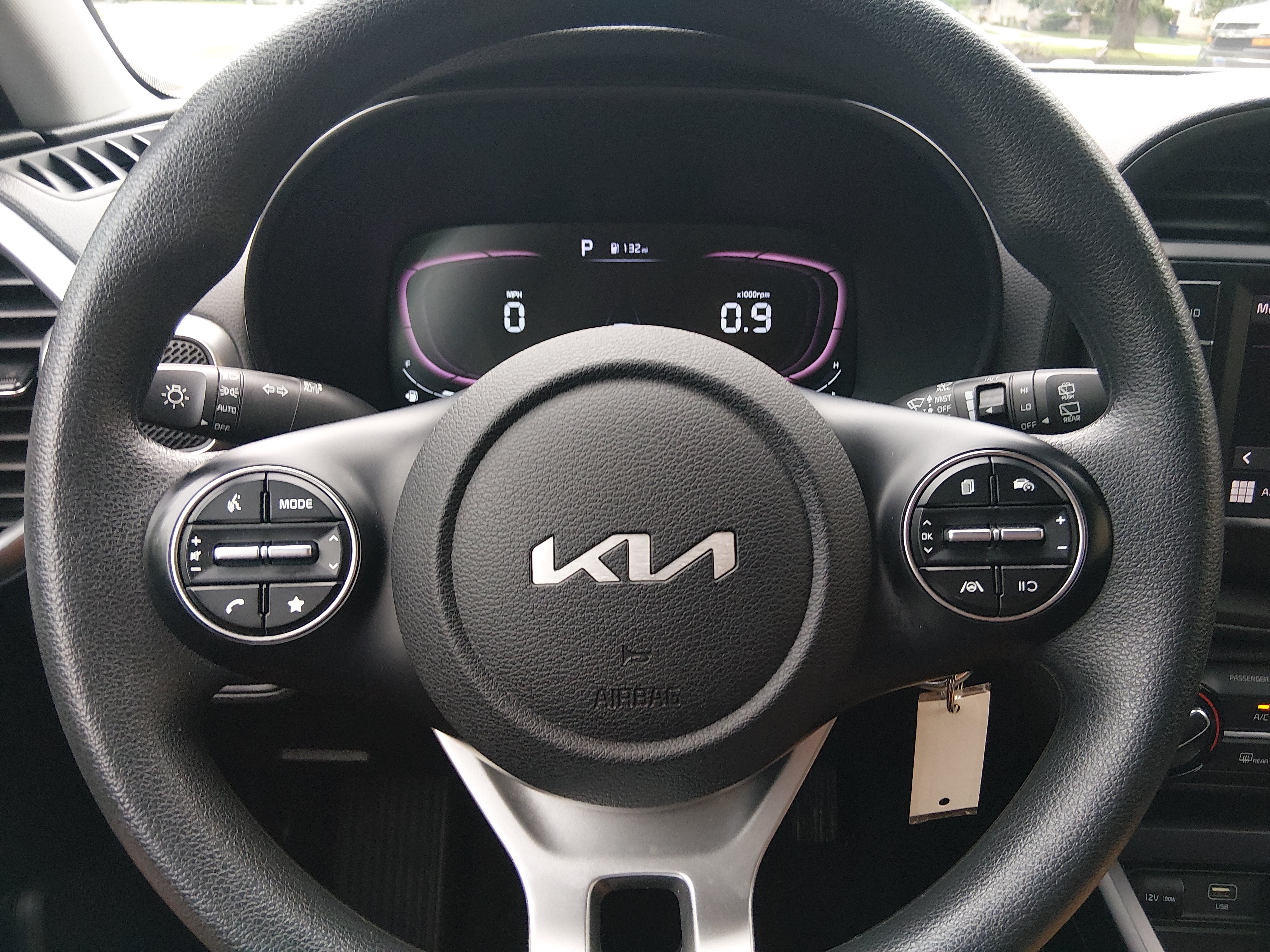 2024 Kia Soul LX - Photo 12