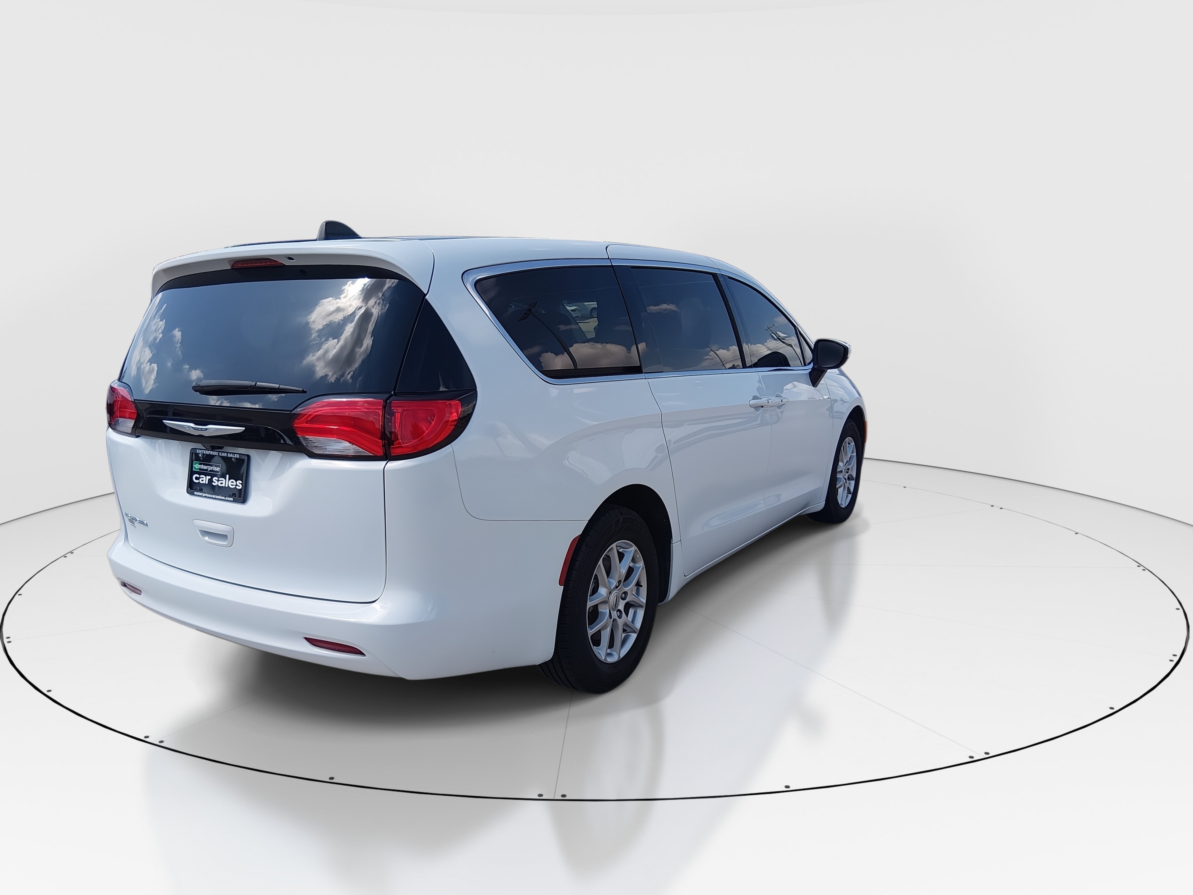 2023 Chrysler Voyager LX - Photo 7