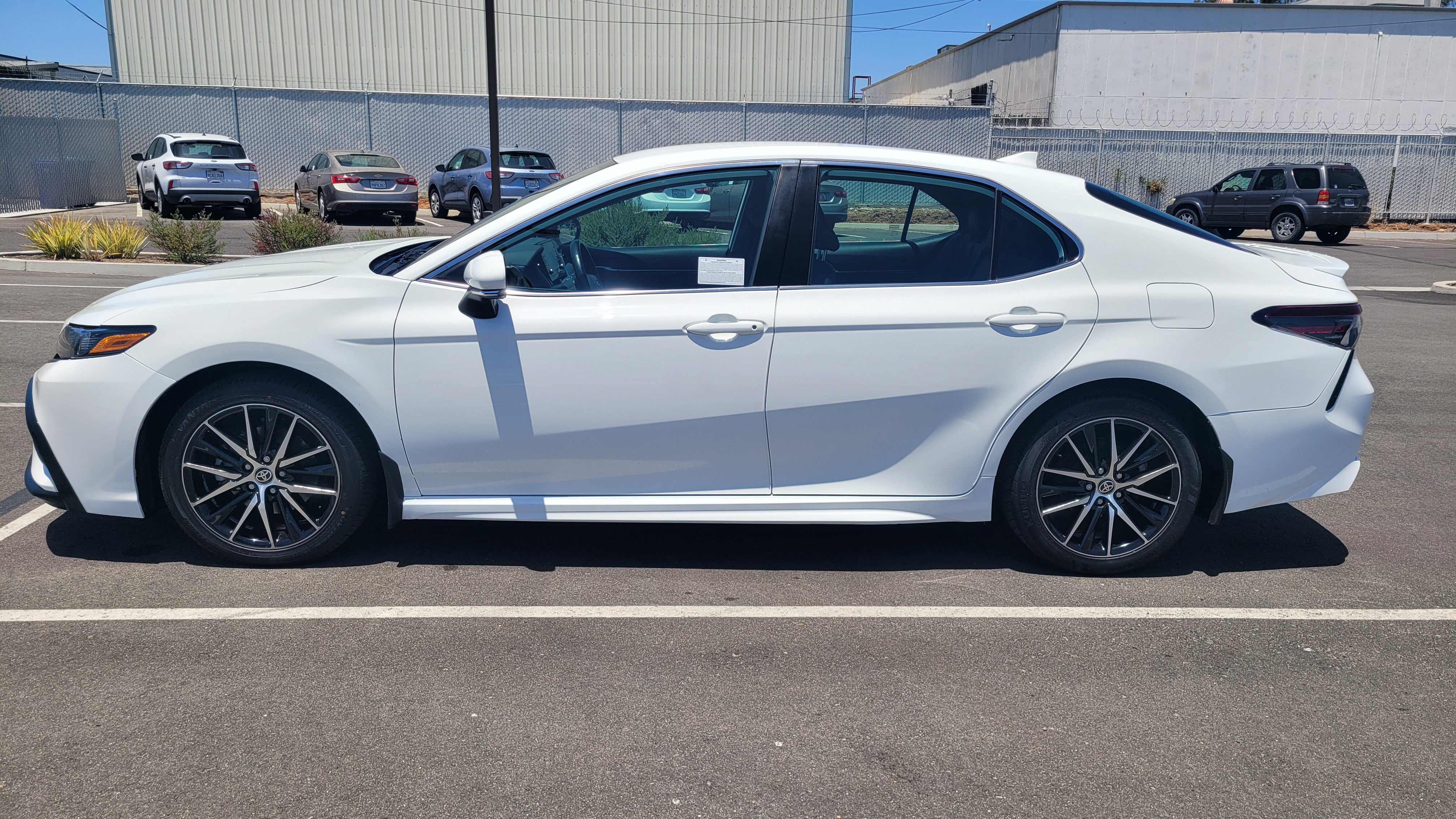 2024 Toyota Camry SE - Photo 4