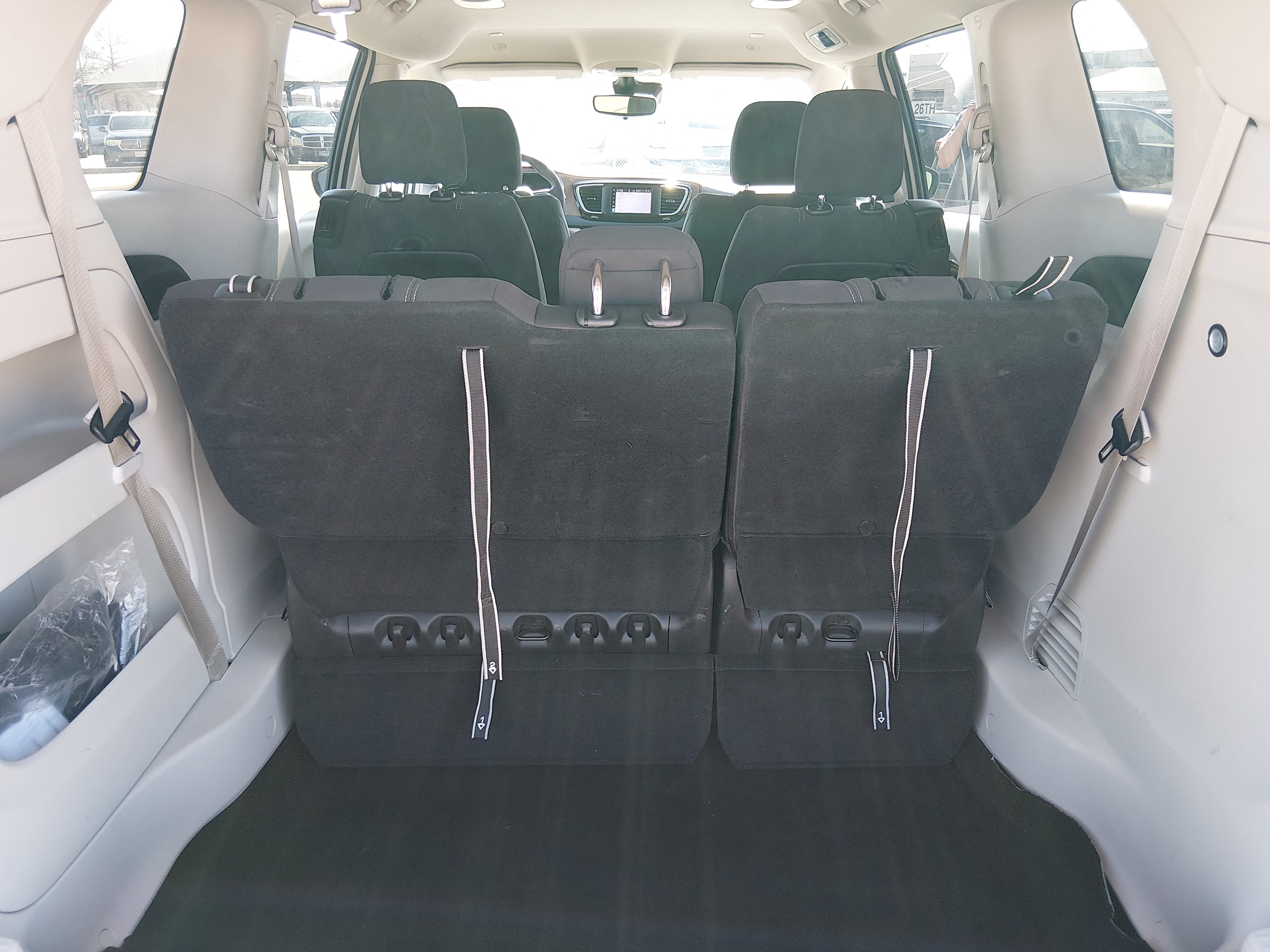 2024 Chrysler Voyager LX - Photo 11