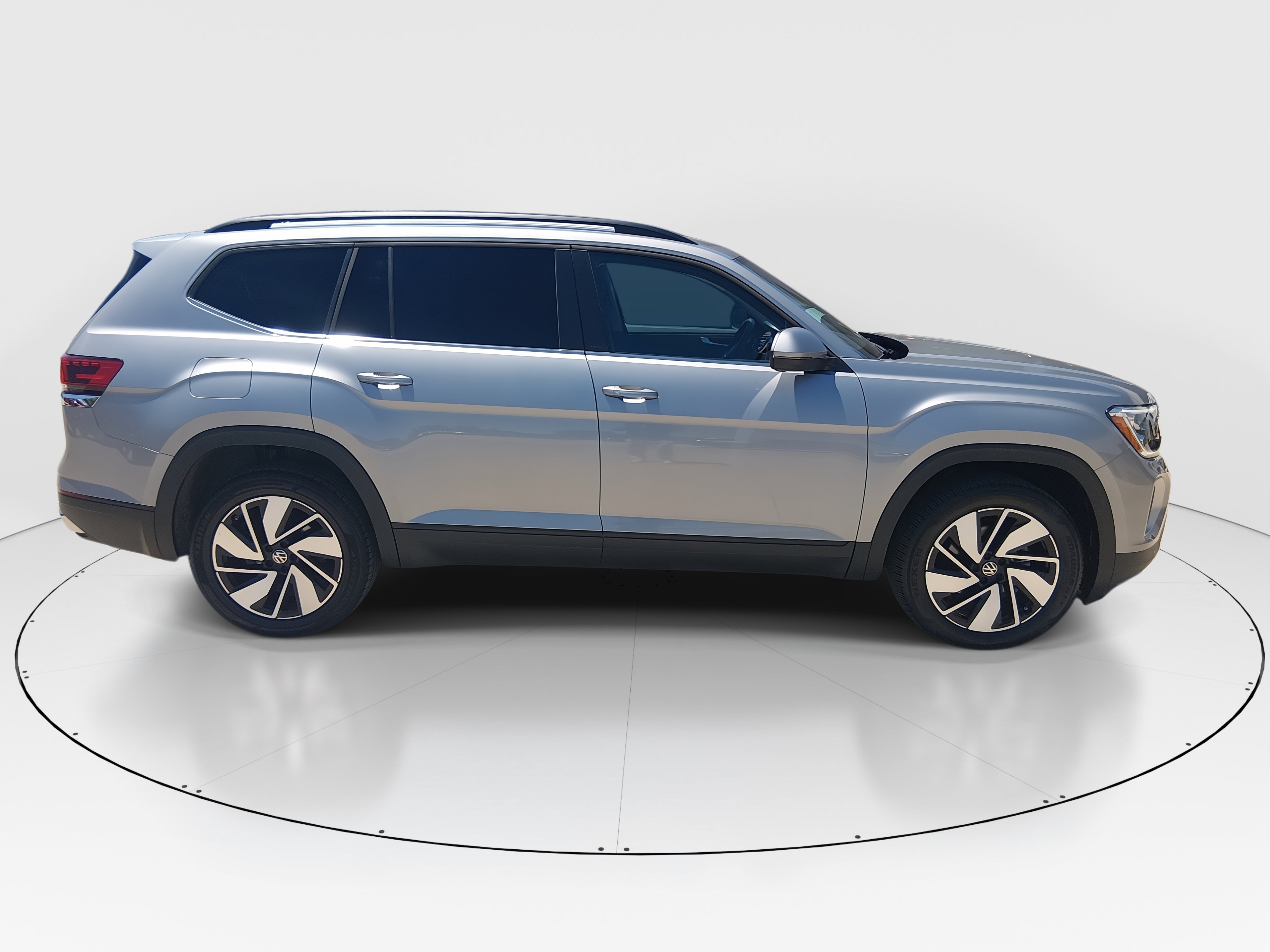 2026 Volkswagen Atlas SE w/Tech - Photo 8