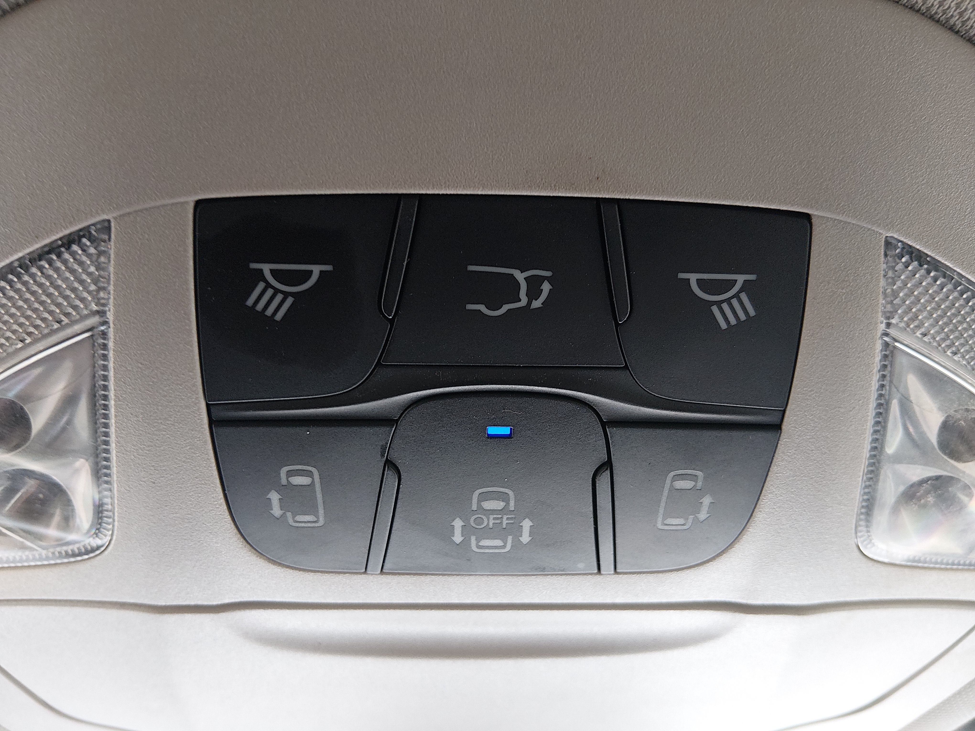 2023 Chrysler Voyager LX - Photo 20