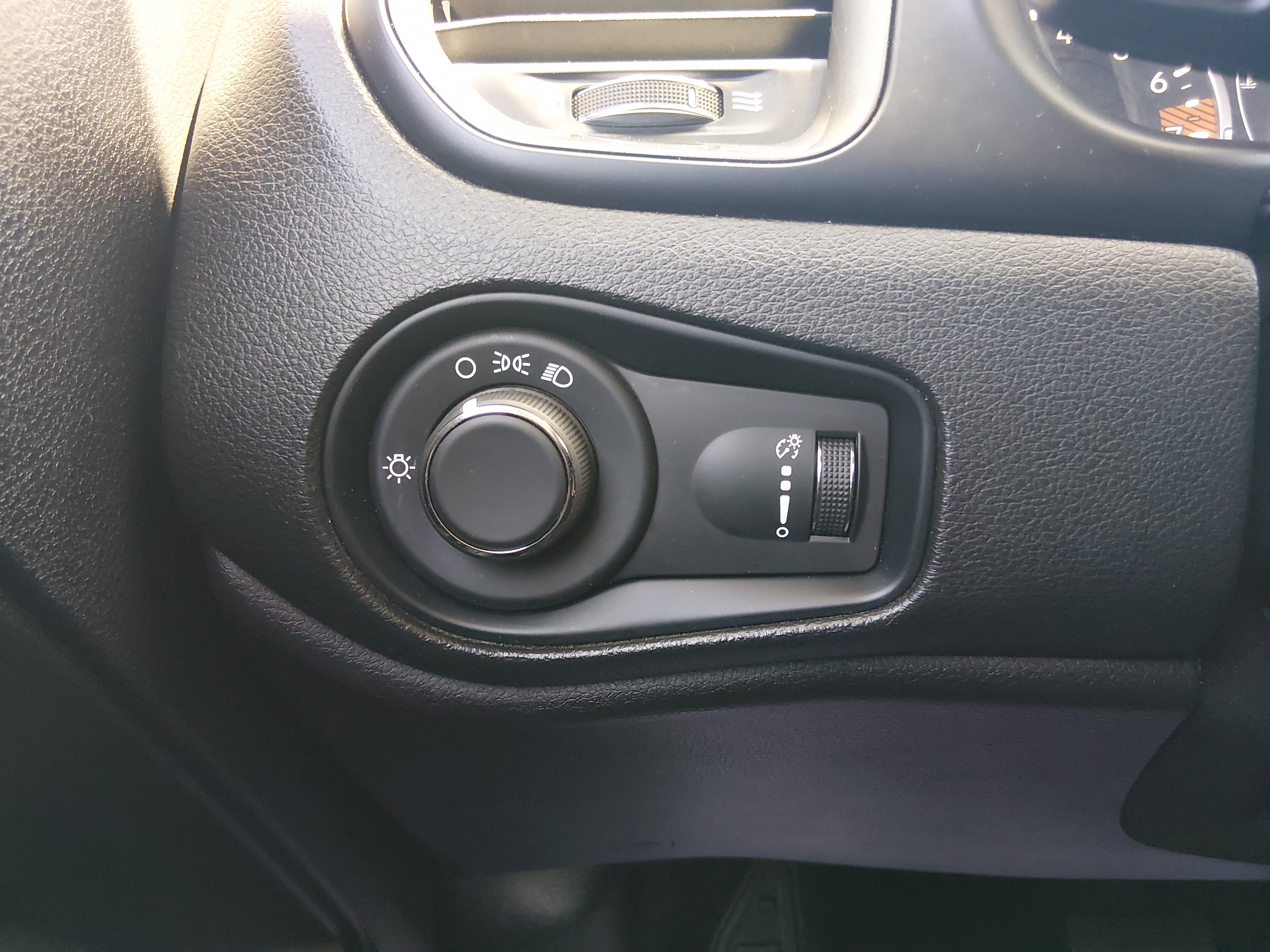 2023 Jeep Renegade Latitude - Photo 13