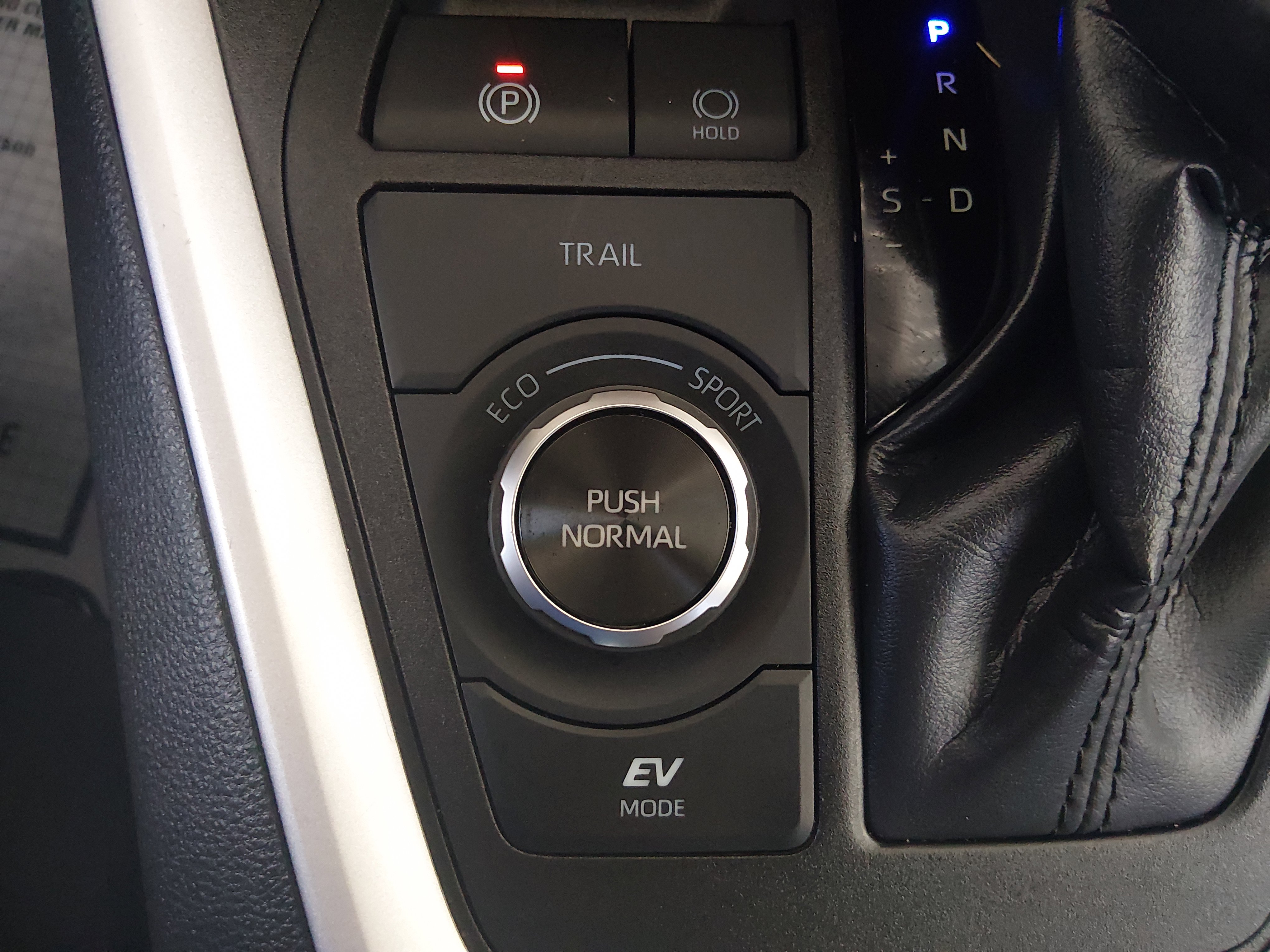 2025 Toyota RAV4 LE - Photo 17