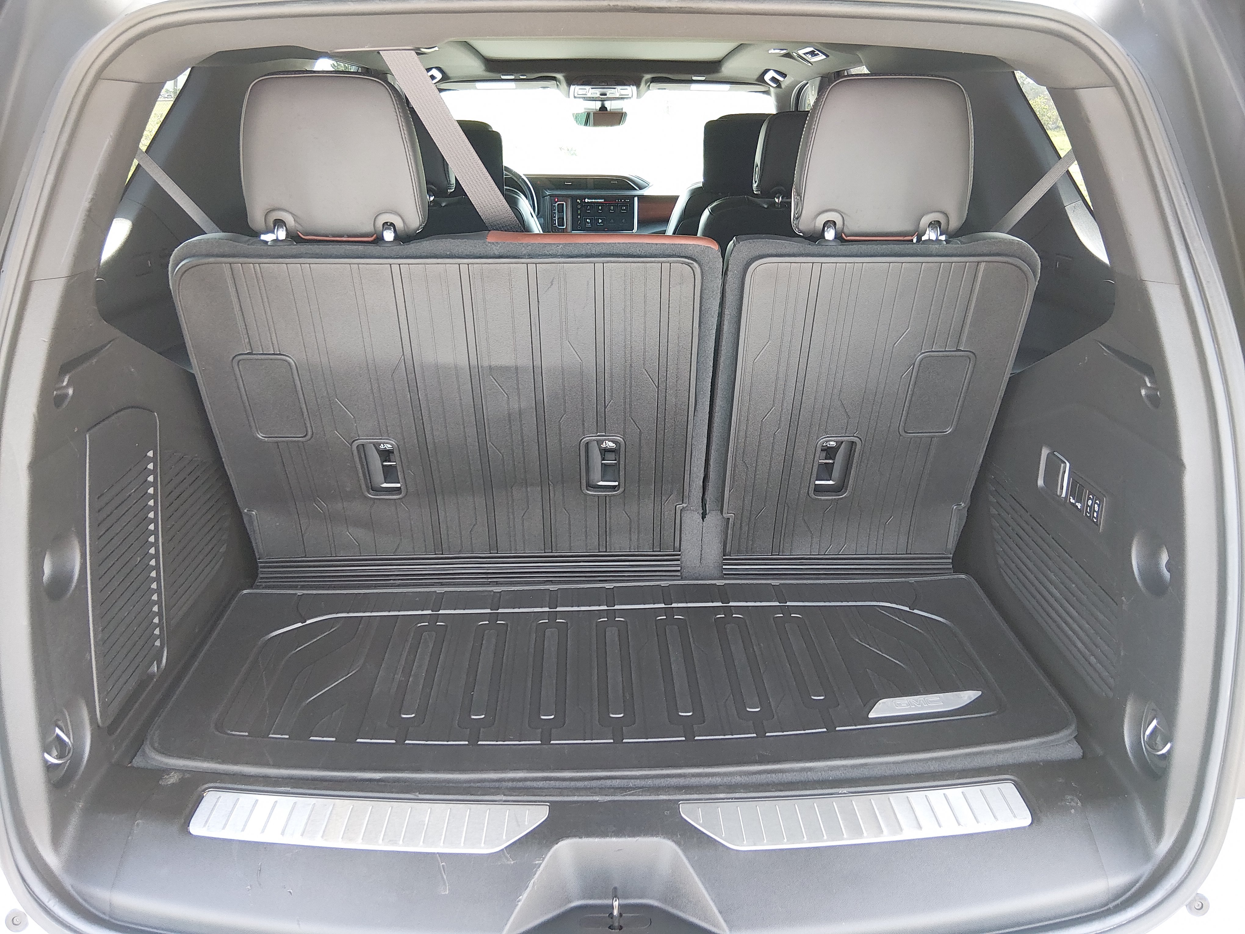 2023 GMC Yukon Denali Ultimate - Photo 11