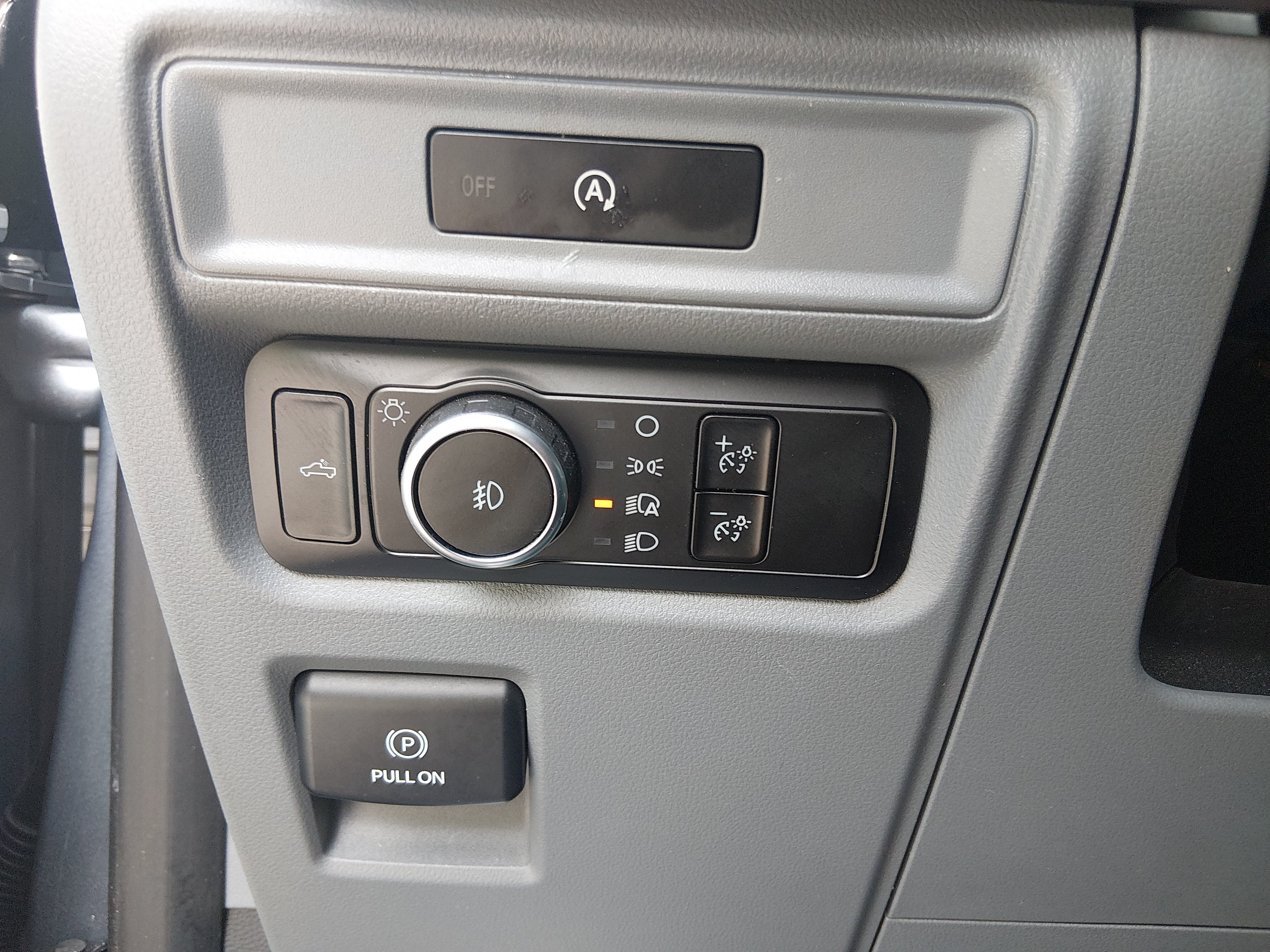 2025 Ford F-150 XLT - Photo 13