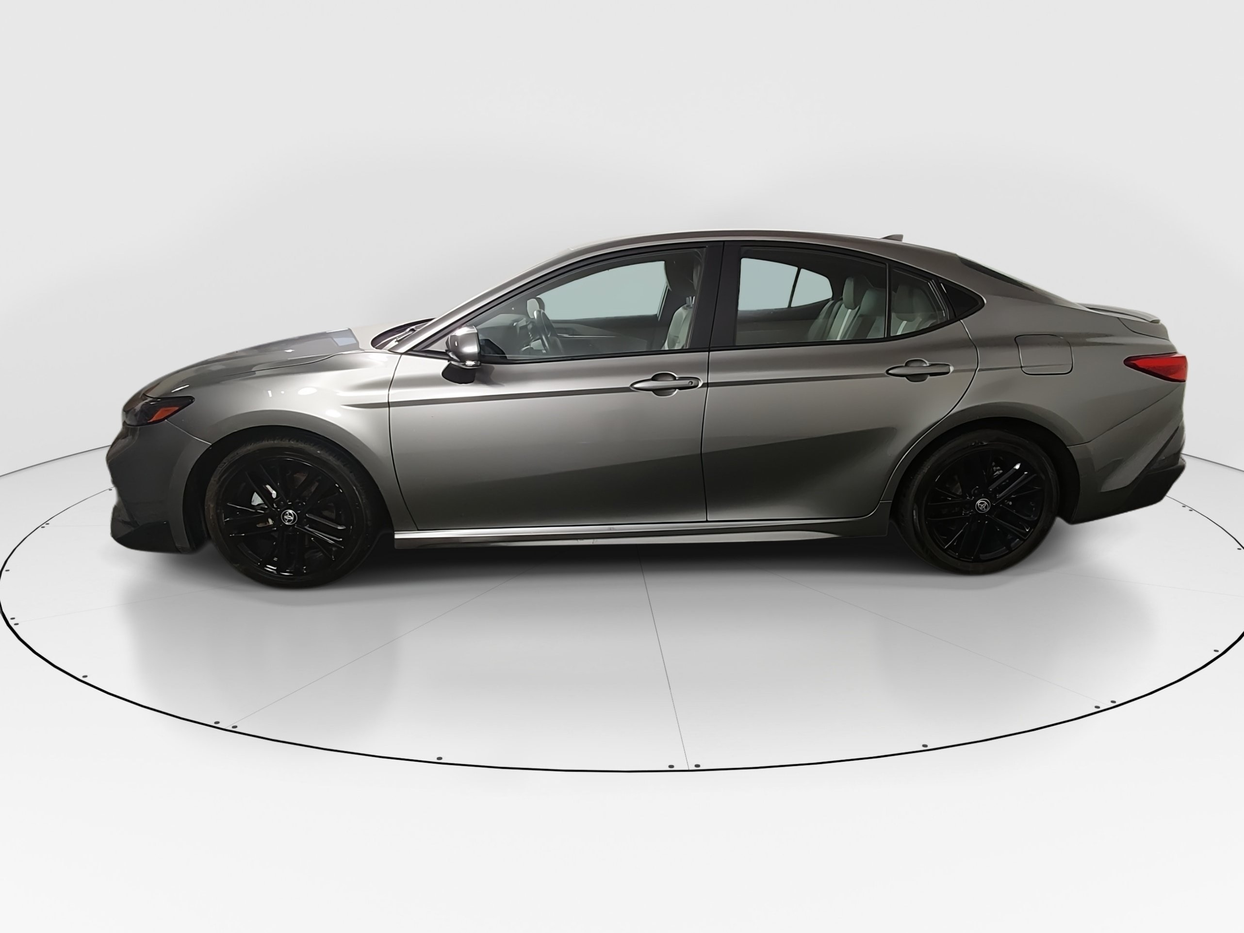 2025 Toyota Camry SE 4