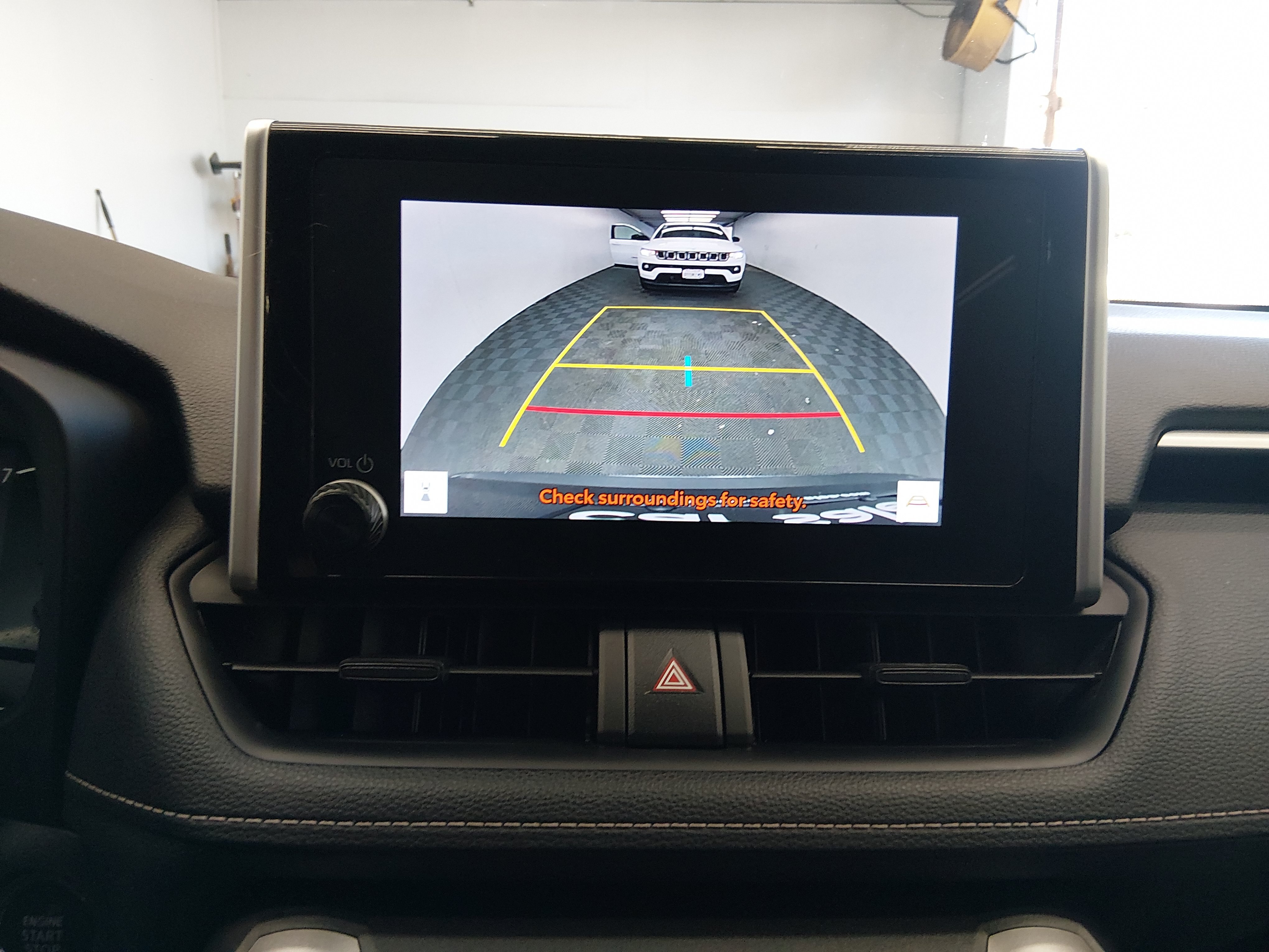 2024 Toyota RAV4 XLE - Photo 16