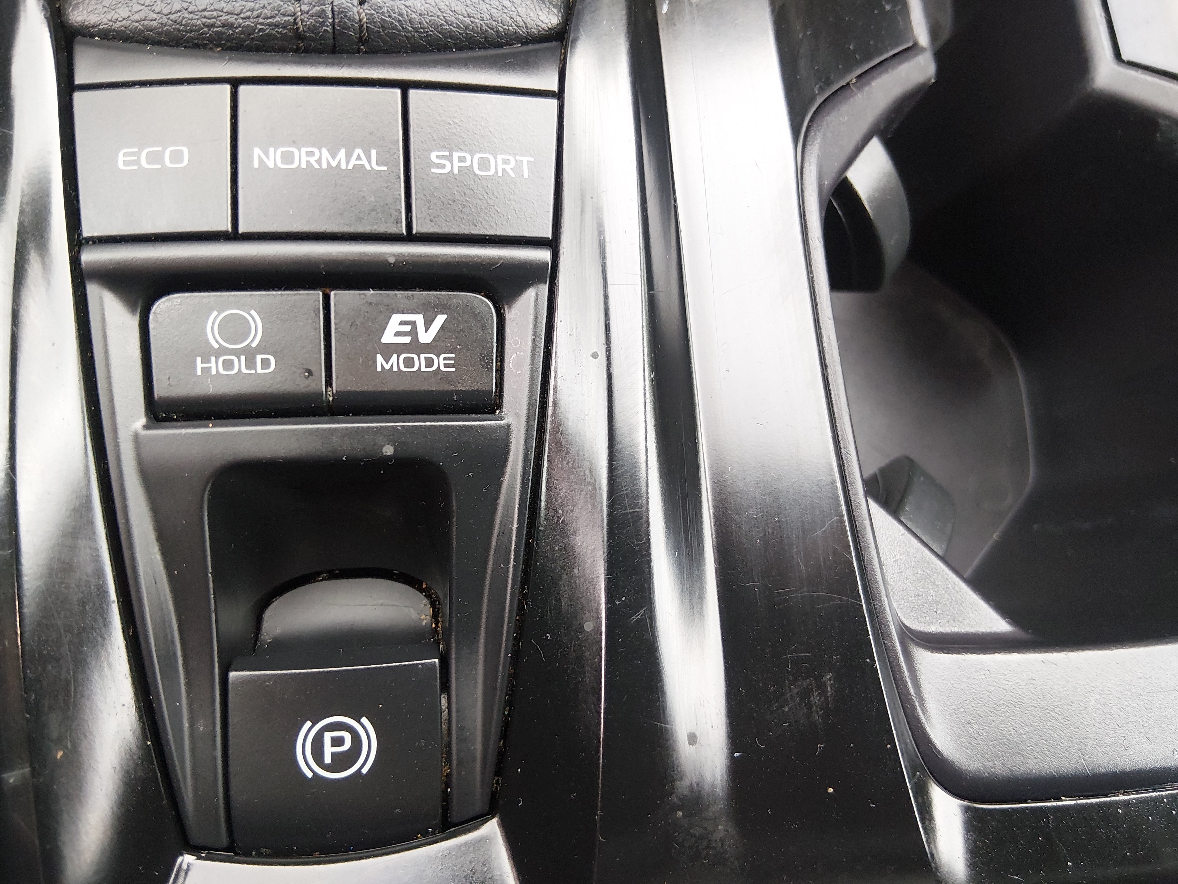 2025 Toyota Camry LE - Photo 19
