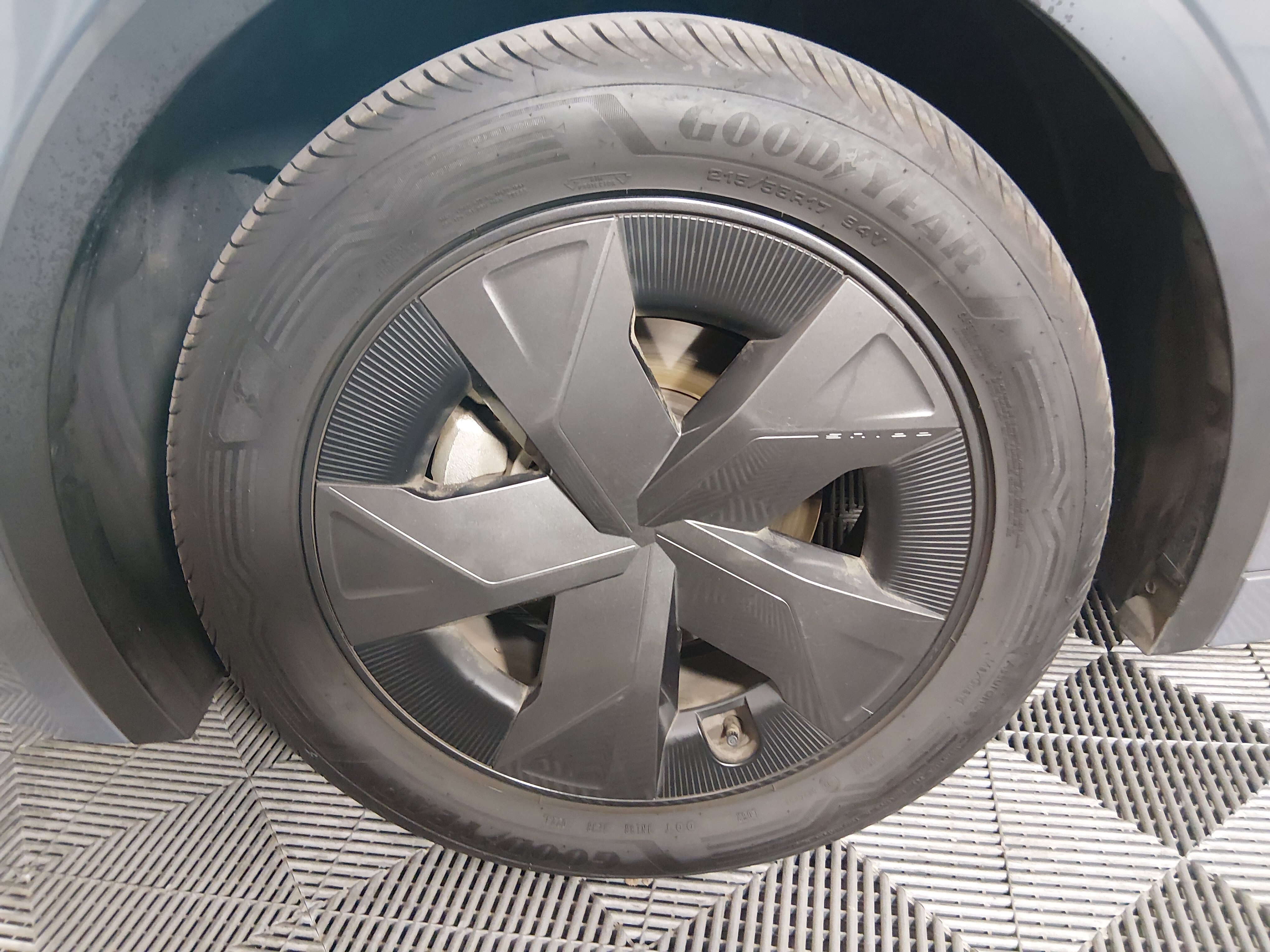 2024 Toyota Prius LE - Photo 10