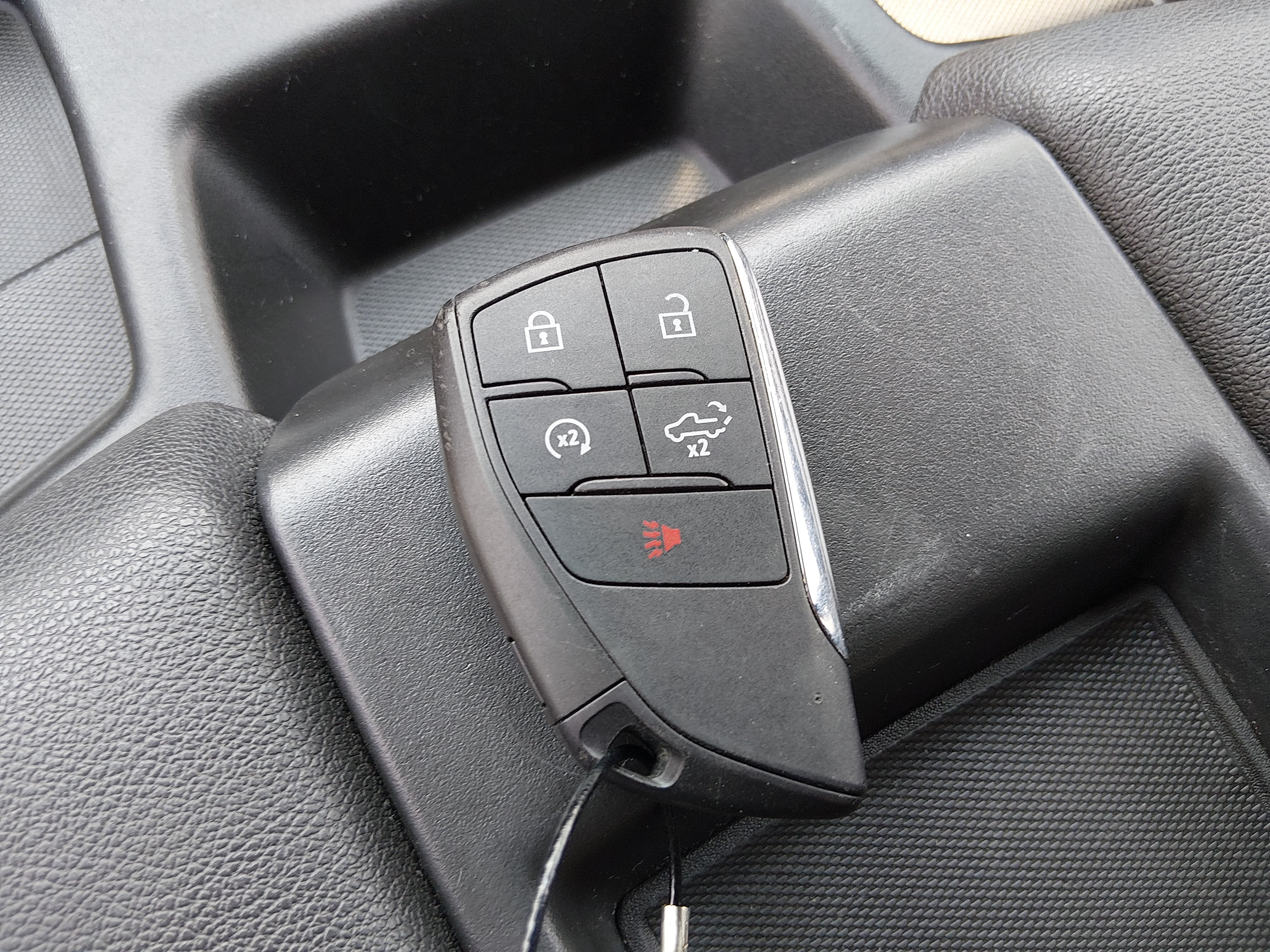 2025 GMC Sierra 1500 SLT - Photo 15
