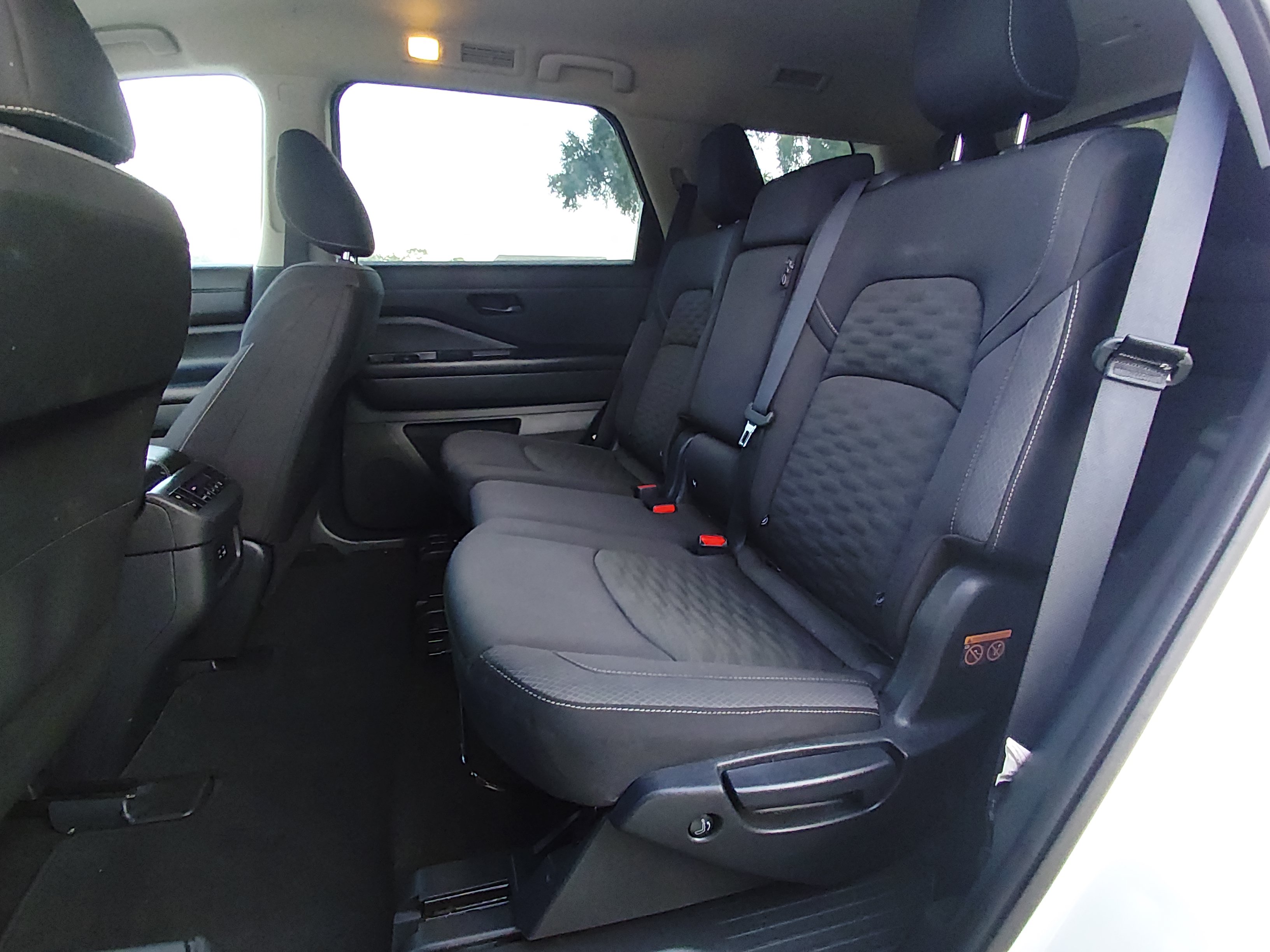 2024 Nissan Pathfinder SV - Photo 21