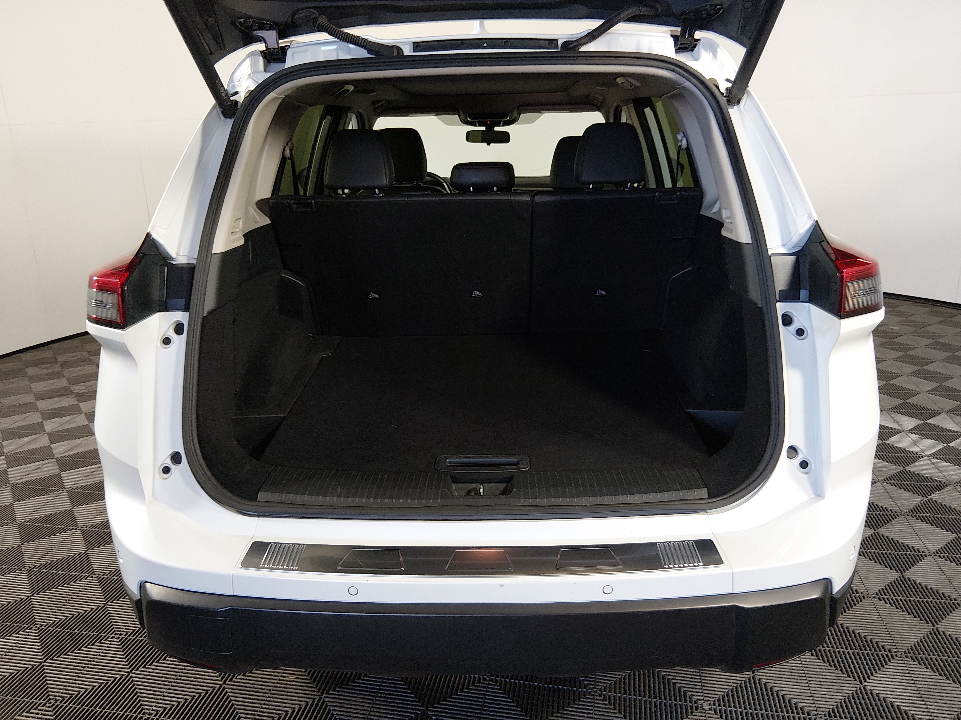 2025 Nissan Rogue SV - Photo 11