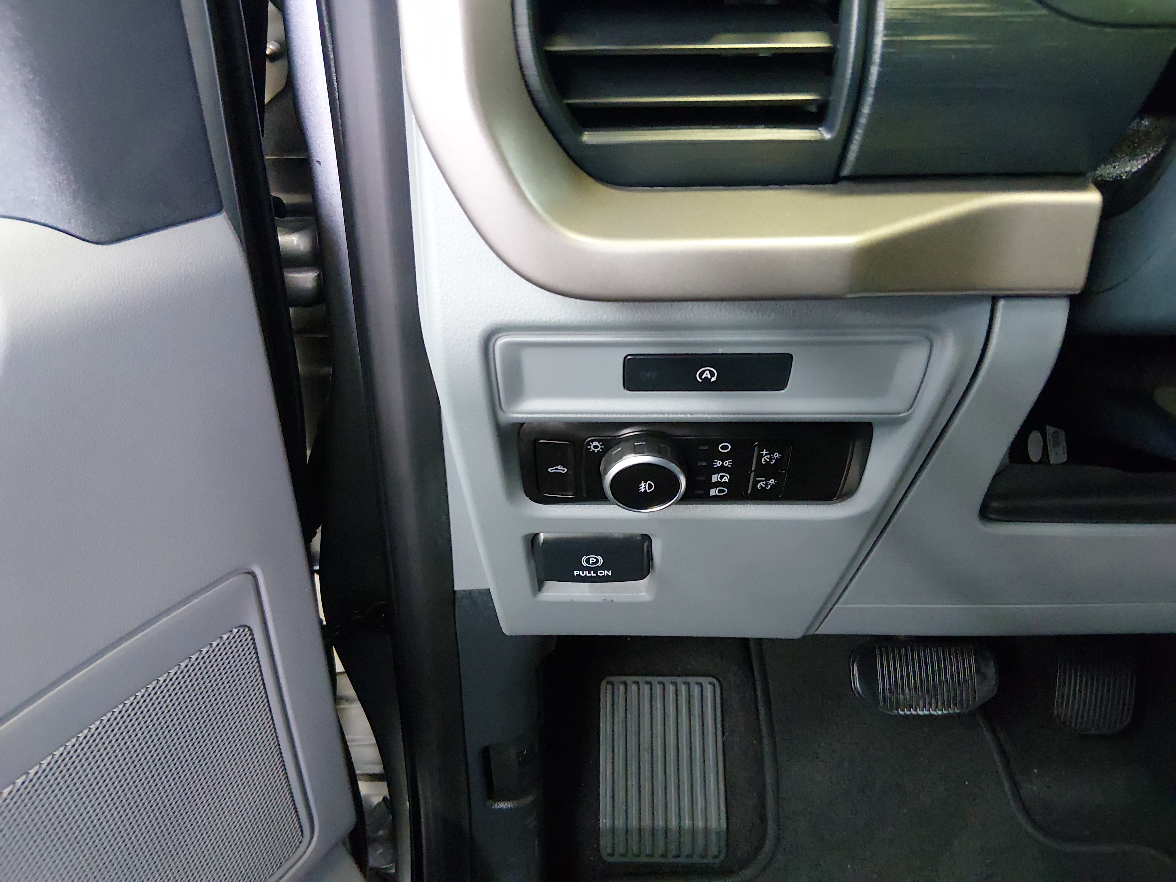2025 Ford F-150 XLT - Photo 13