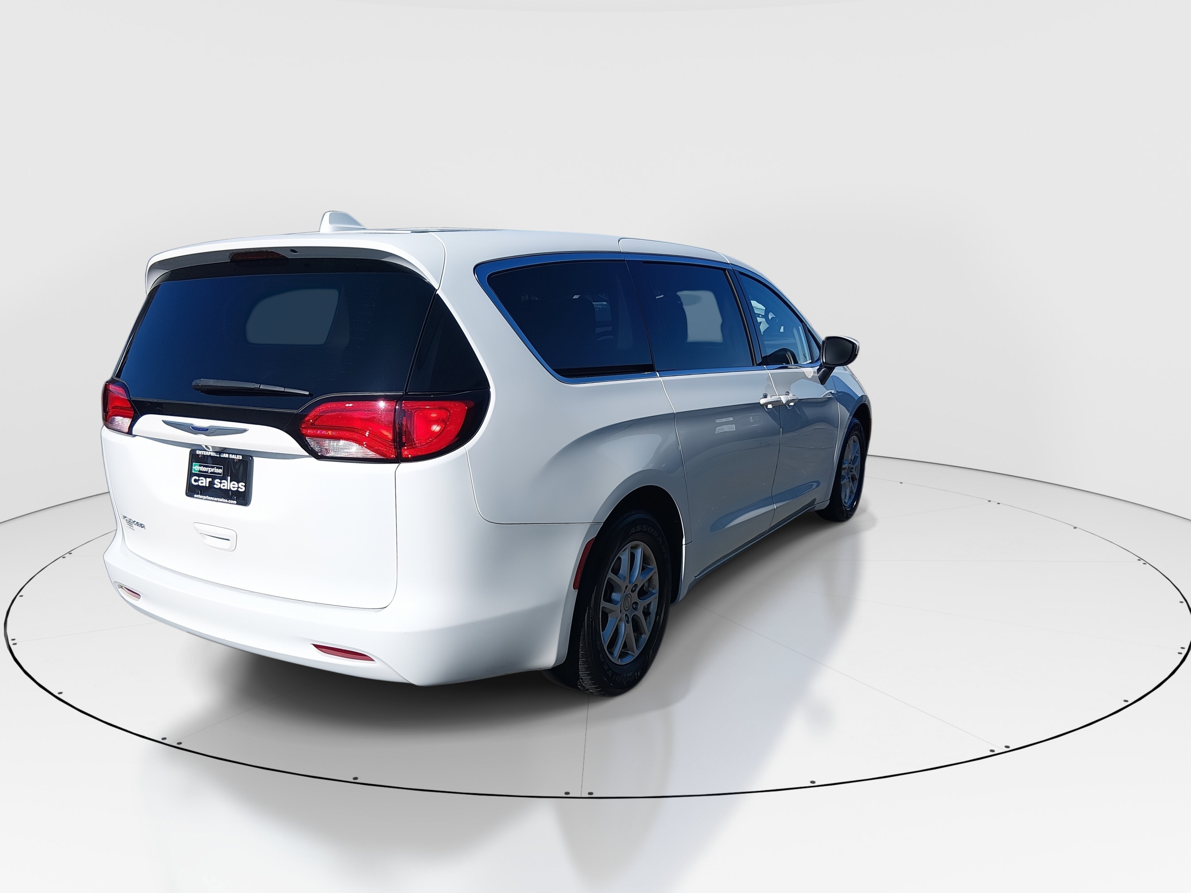 2020 Chrysler Voyager LX - Photo 7
