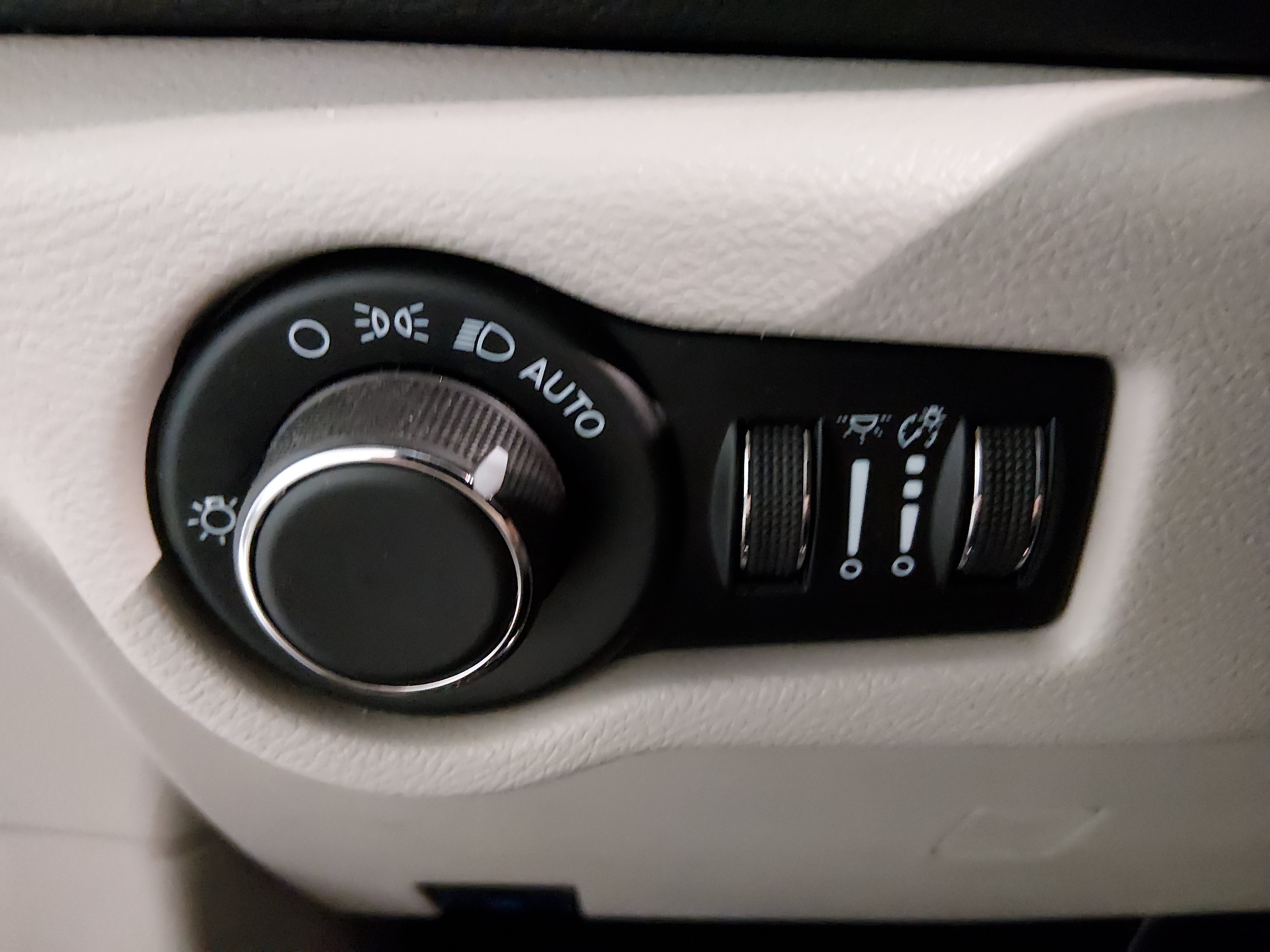 2023 Chrysler Voyager LX - Photo 13