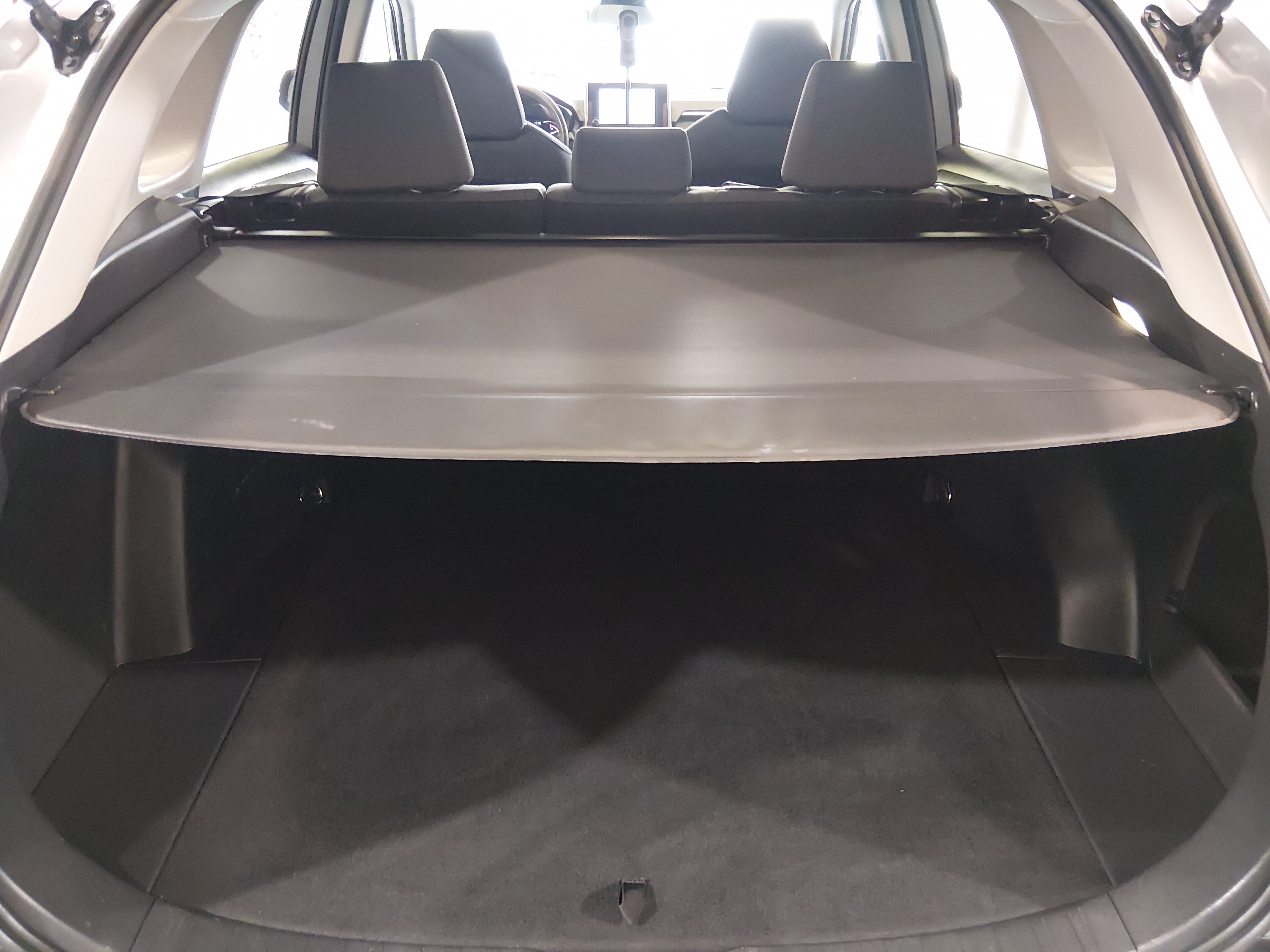 2025 Toyota RAV4 XLE - Photo 11