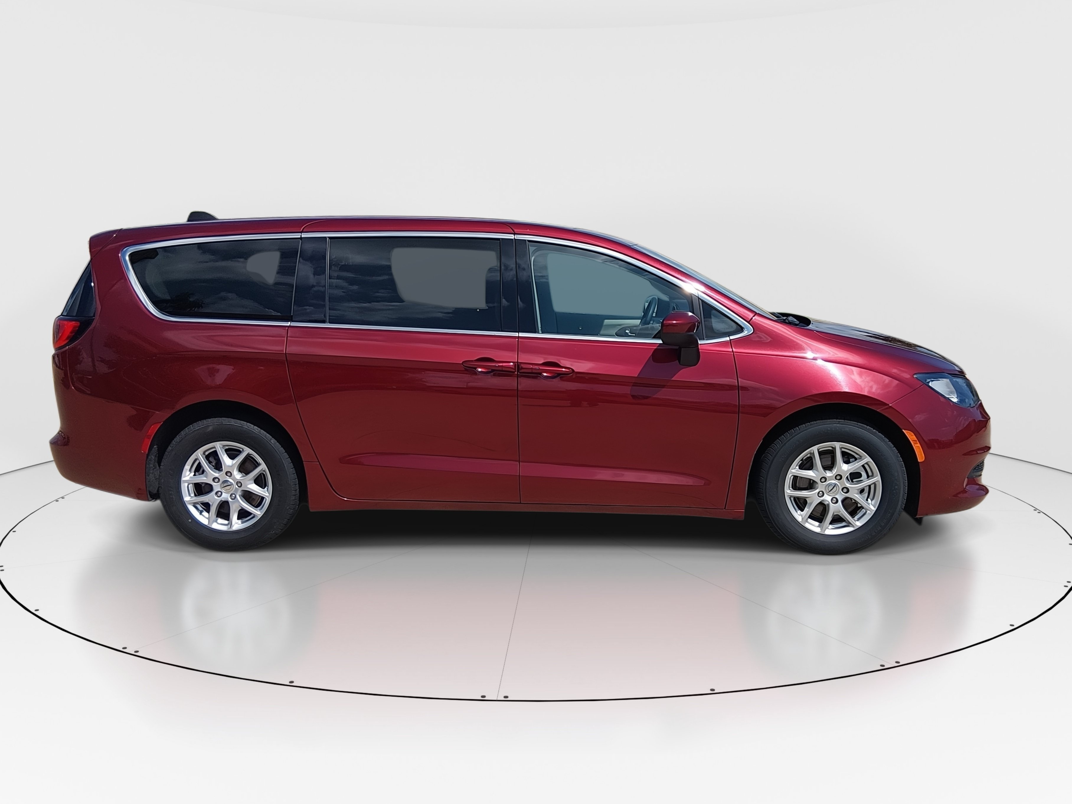 2023 Chrysler Voyager LX - Photo 8