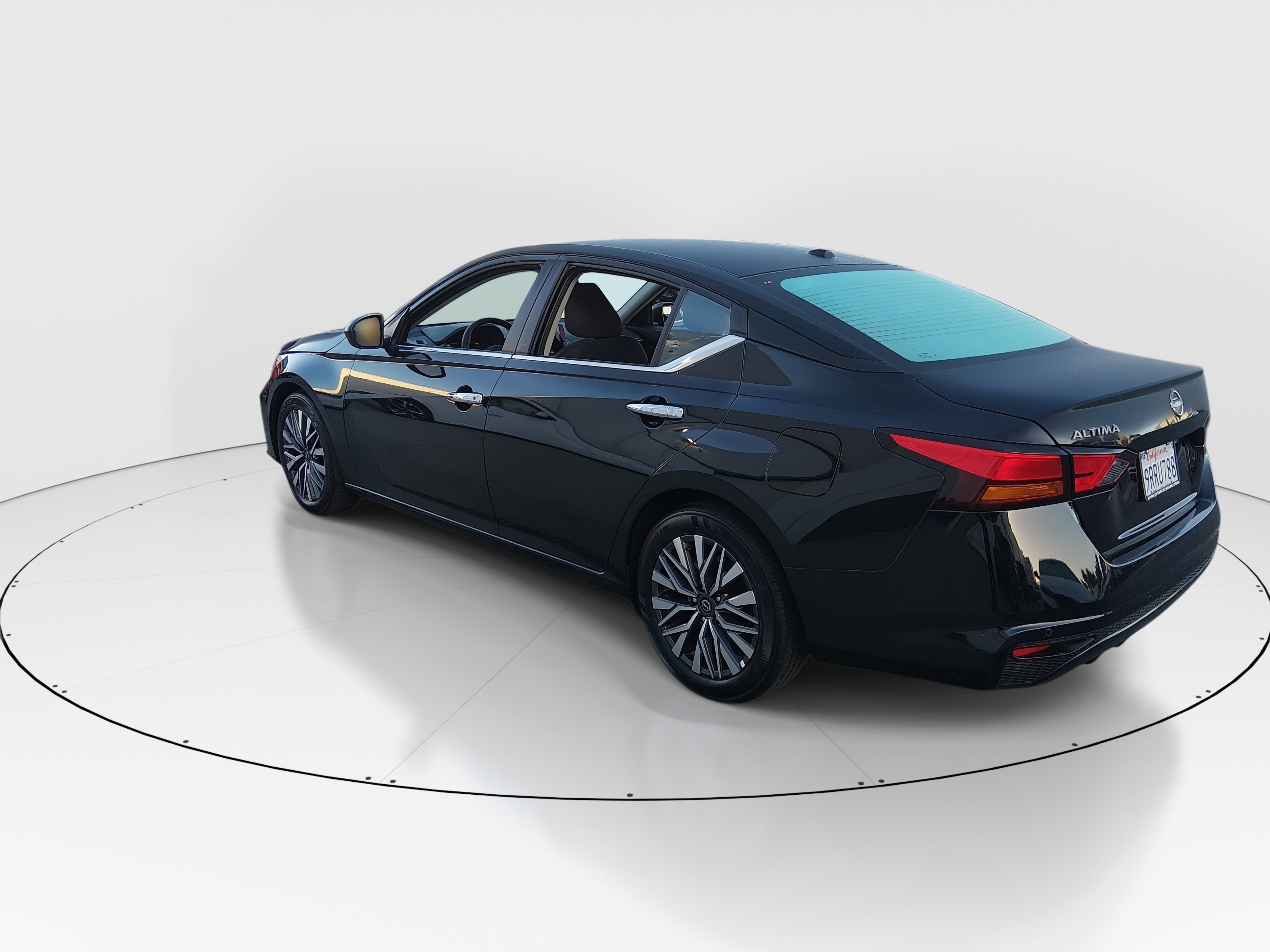 2025 Nissan Altima SV - Photo 5