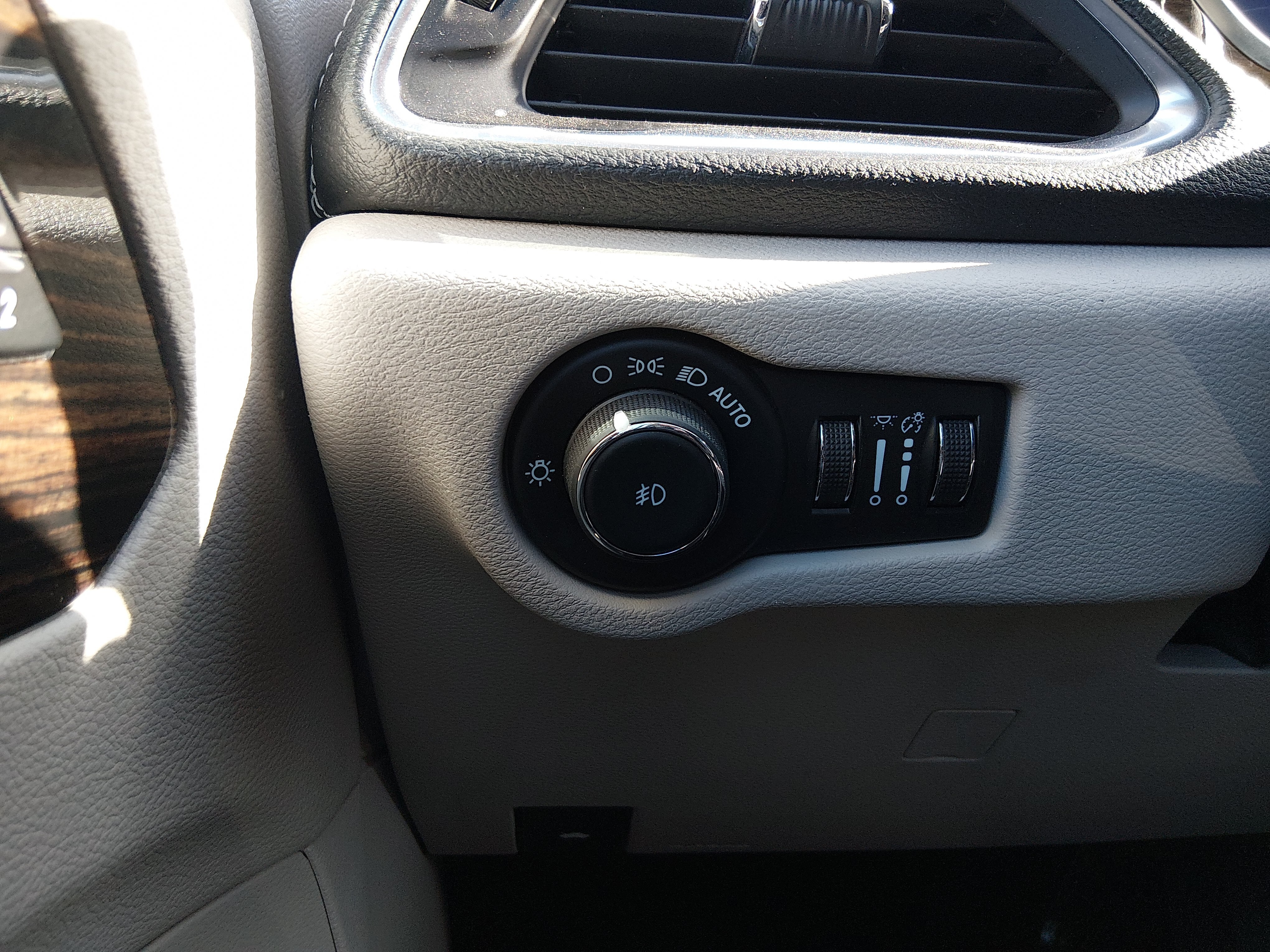 2023 Chrysler Pacifica Hybrid Limited - Photo 13
