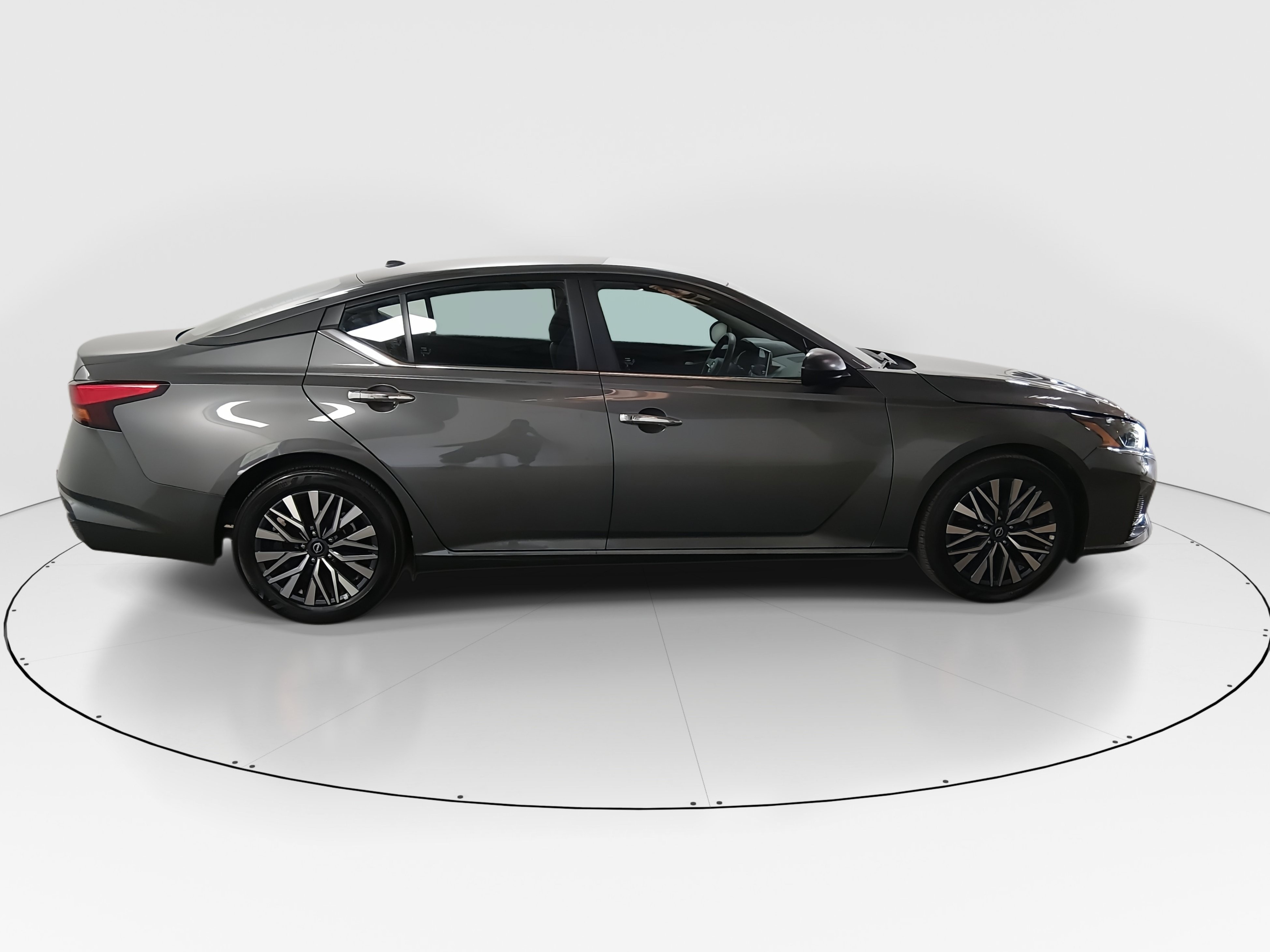 2025 Nissan Altima SV - Photo 8