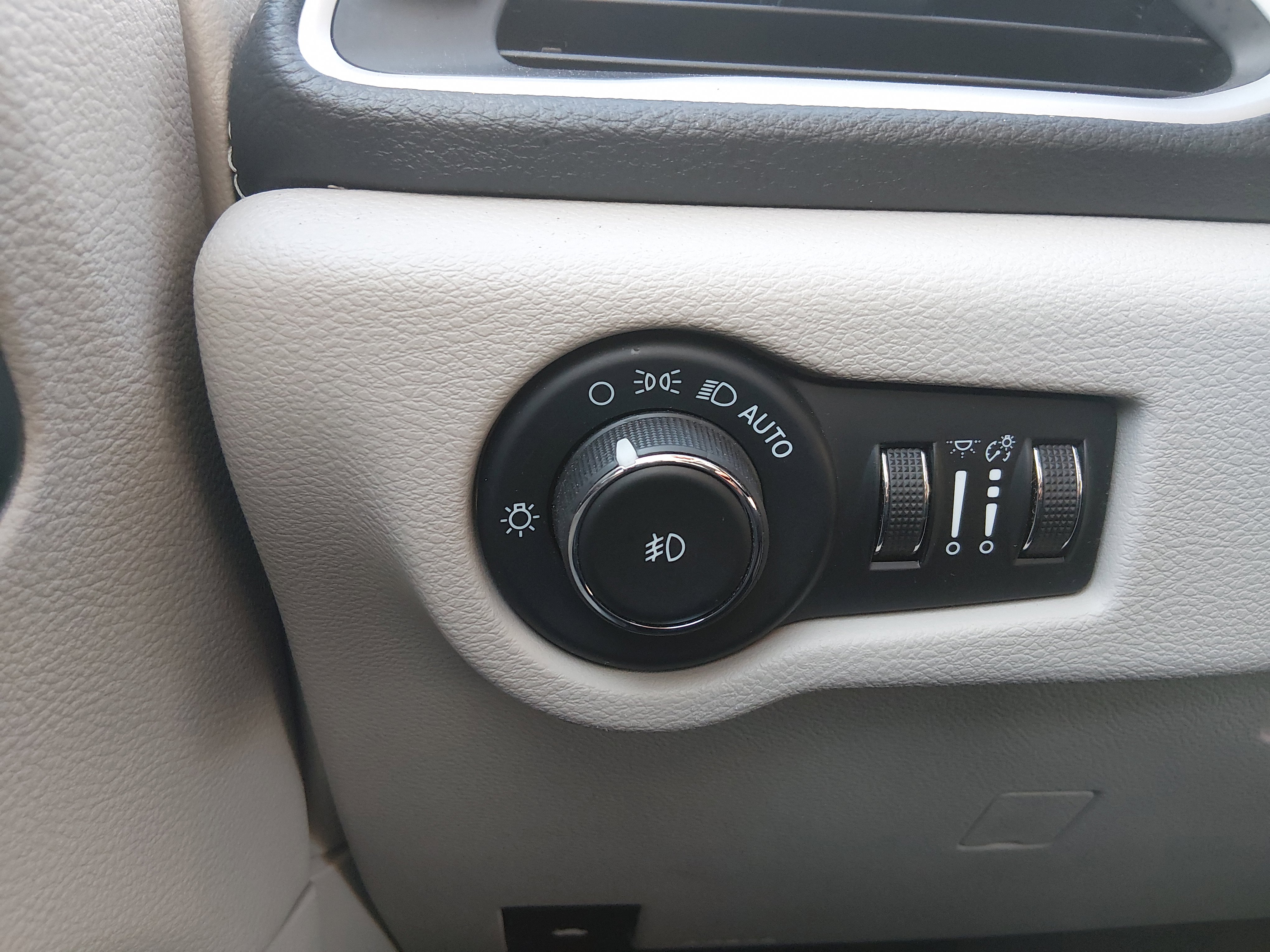 2023 Chrysler Pacifica Hybrid Touring L - Photo 13